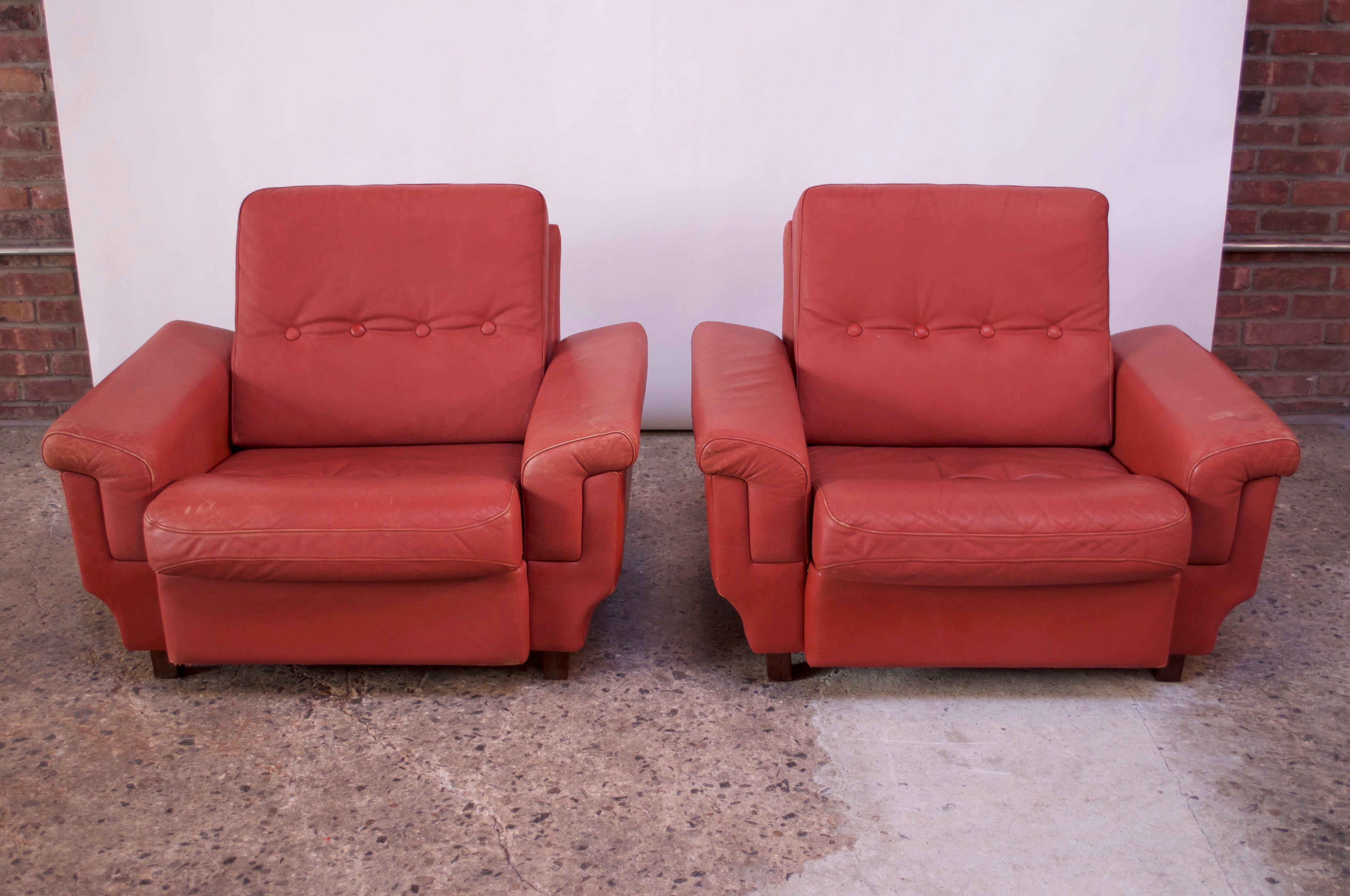 Pair of Danish Modern Lounge Chairs in Cinnabar Leather 8
