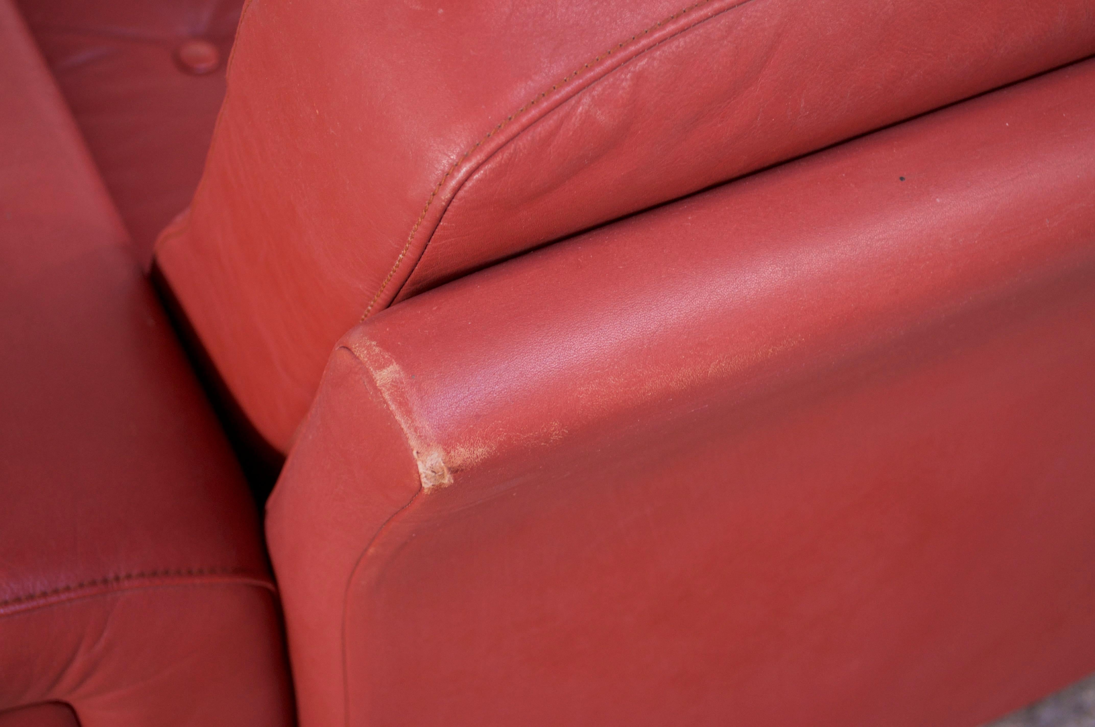 Late 20th Century Pair of Danish Modern Lounge Chairs in Cinnabar Leather