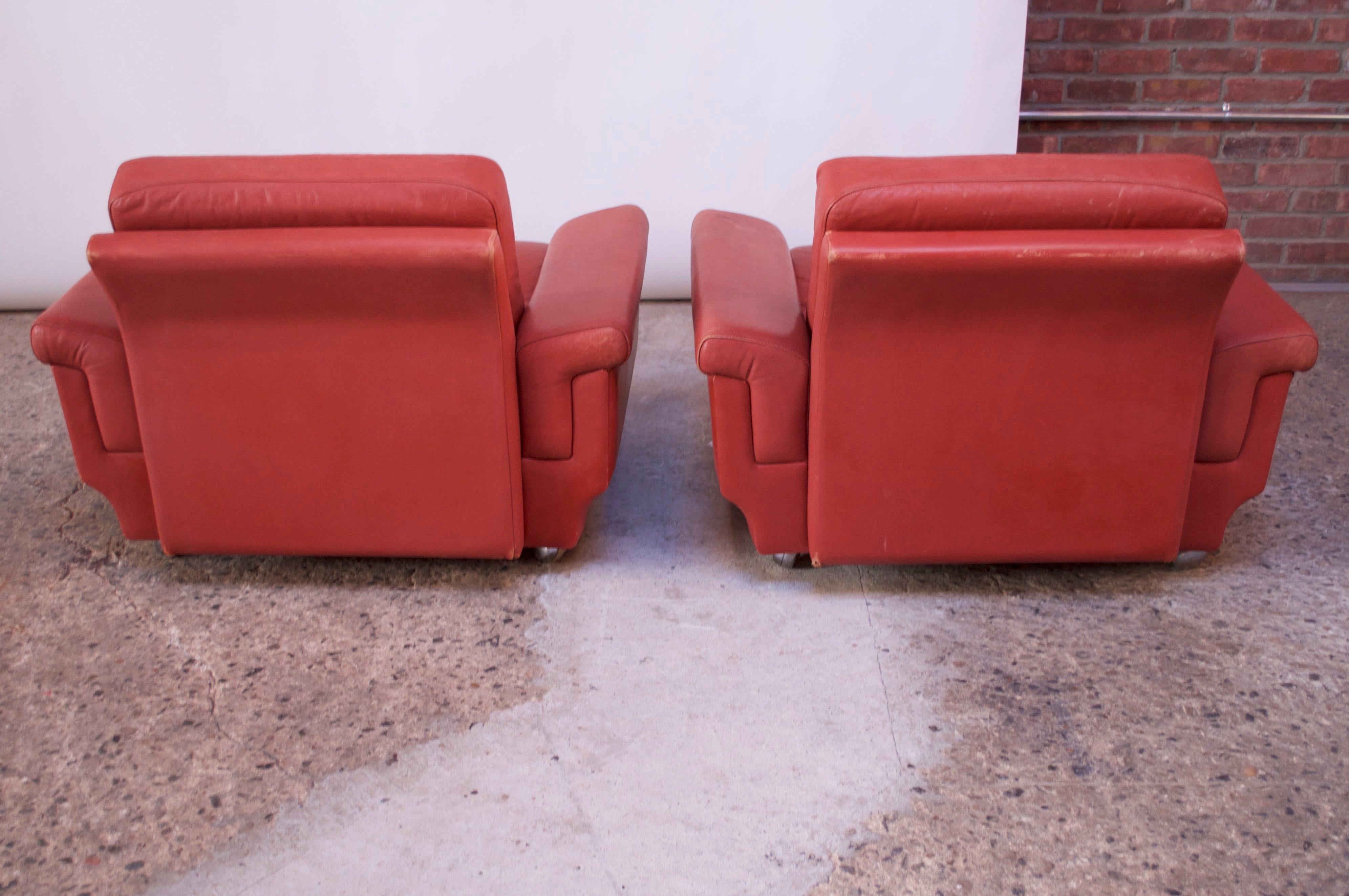 Pair of Danish Modern Lounge Chairs in Cinnabar Leather 1