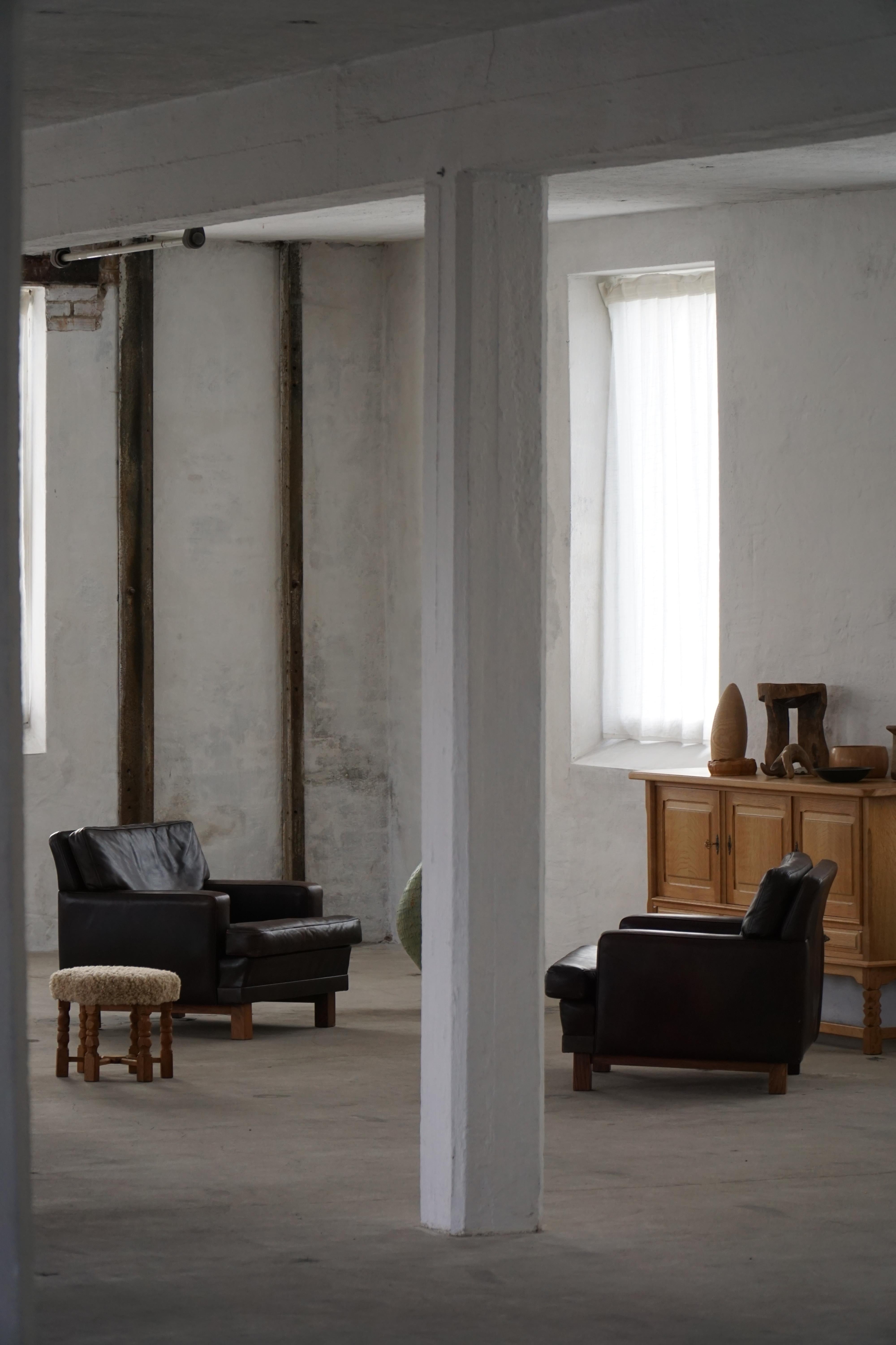 Mid-Century Modern Pair of Danish Modern Lounge Chairs in Dark Brown Leather & Rosewood, 1960s For Sale