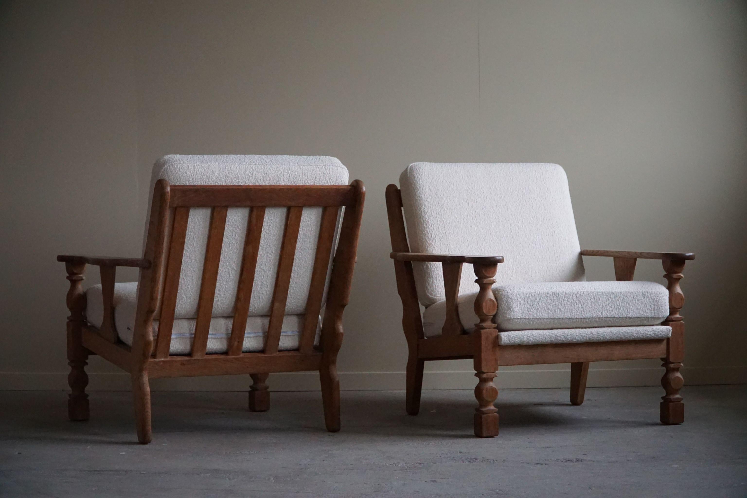 Mid-Century Modern Pair of Danish Modern Lounge Chairs in Oak & Bouclé, Henning Kjærnulf, 1960s