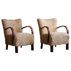 Pair of Danish Modern Lounge Chairs in Oak 
Lambswool, Fritz Hansen, 1950s