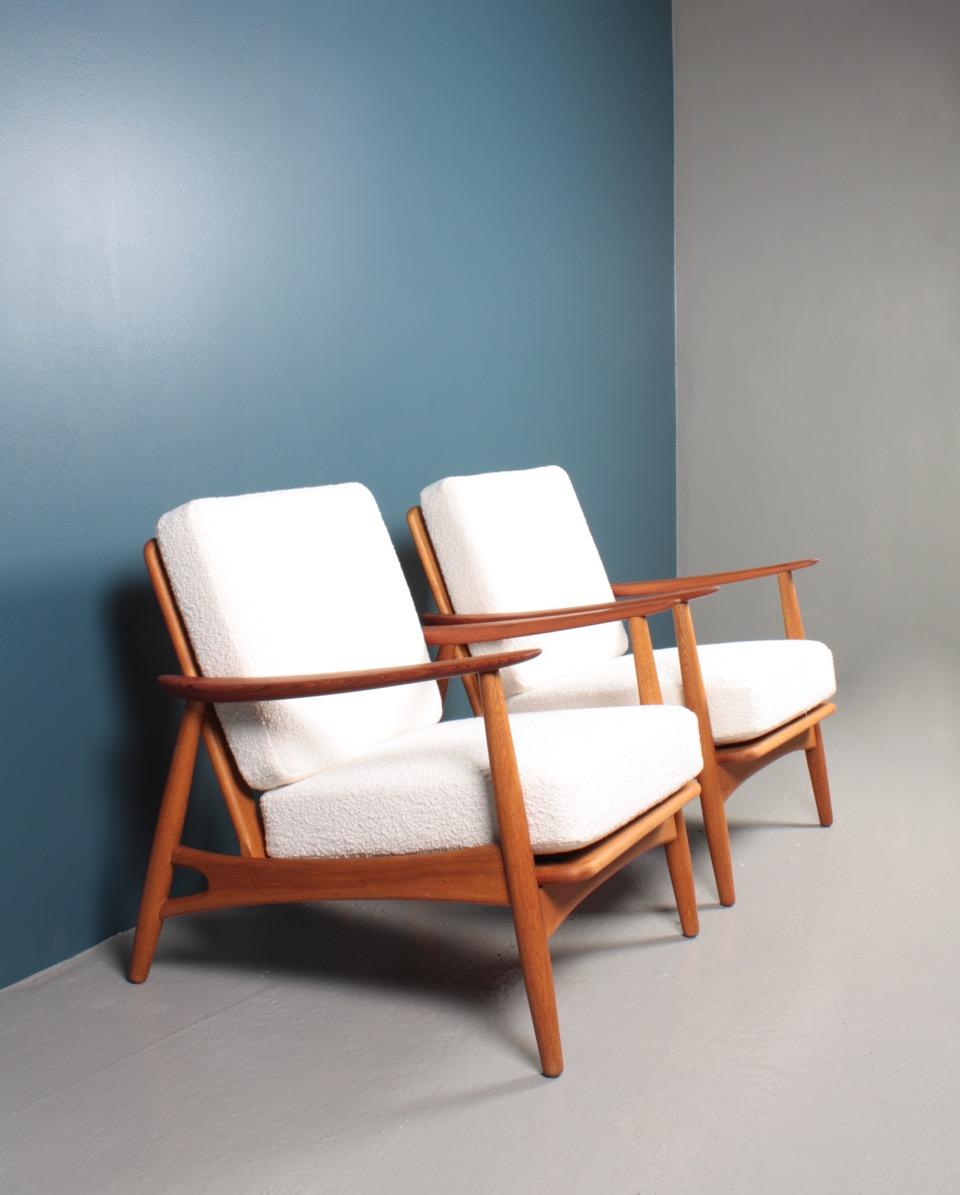 Pair of Danish Modern Lounge Chairs in Teak and Boucle by Johannes Andersen In Good Condition In Lejre, DK