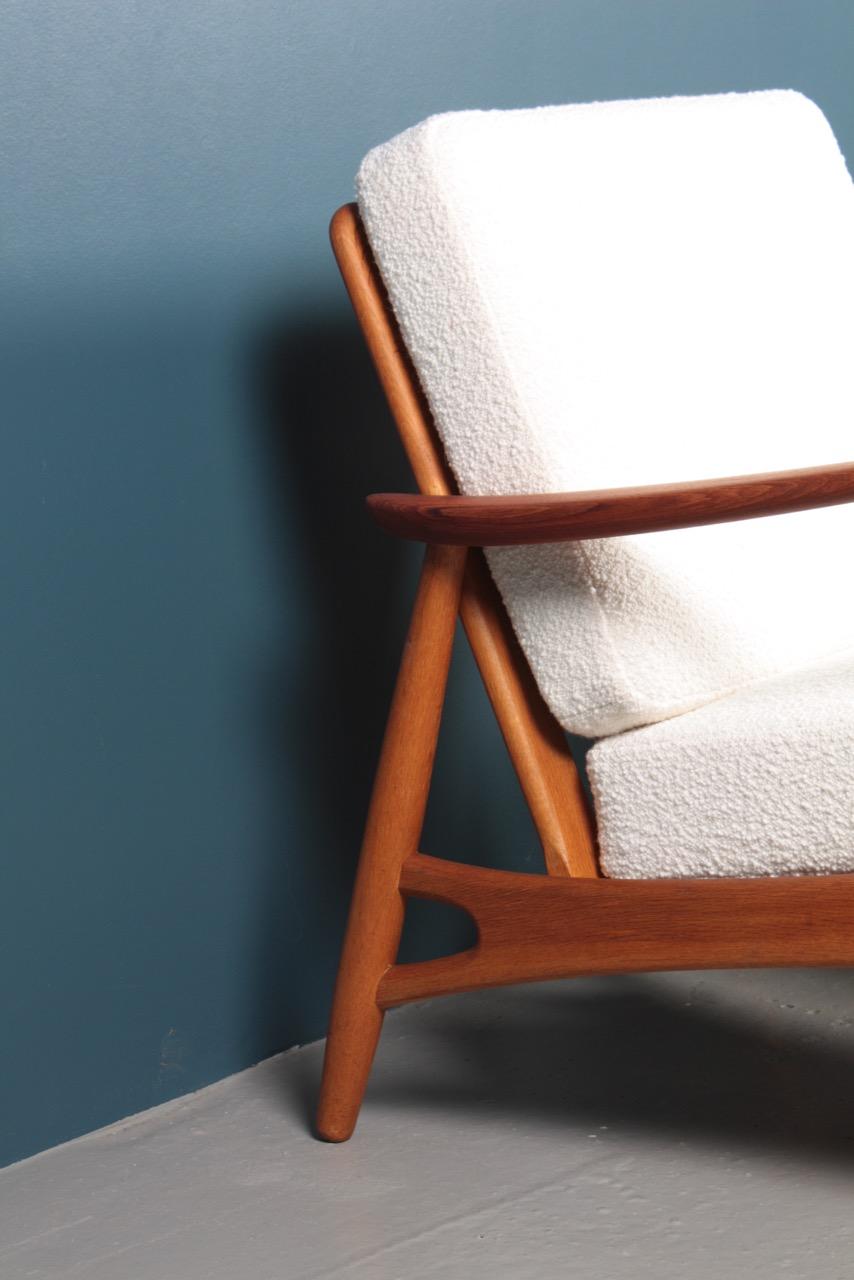 Mid-20th Century Pair of Danish Modern Lounge Chairs in Teak and Boucle by Johannes Andersen