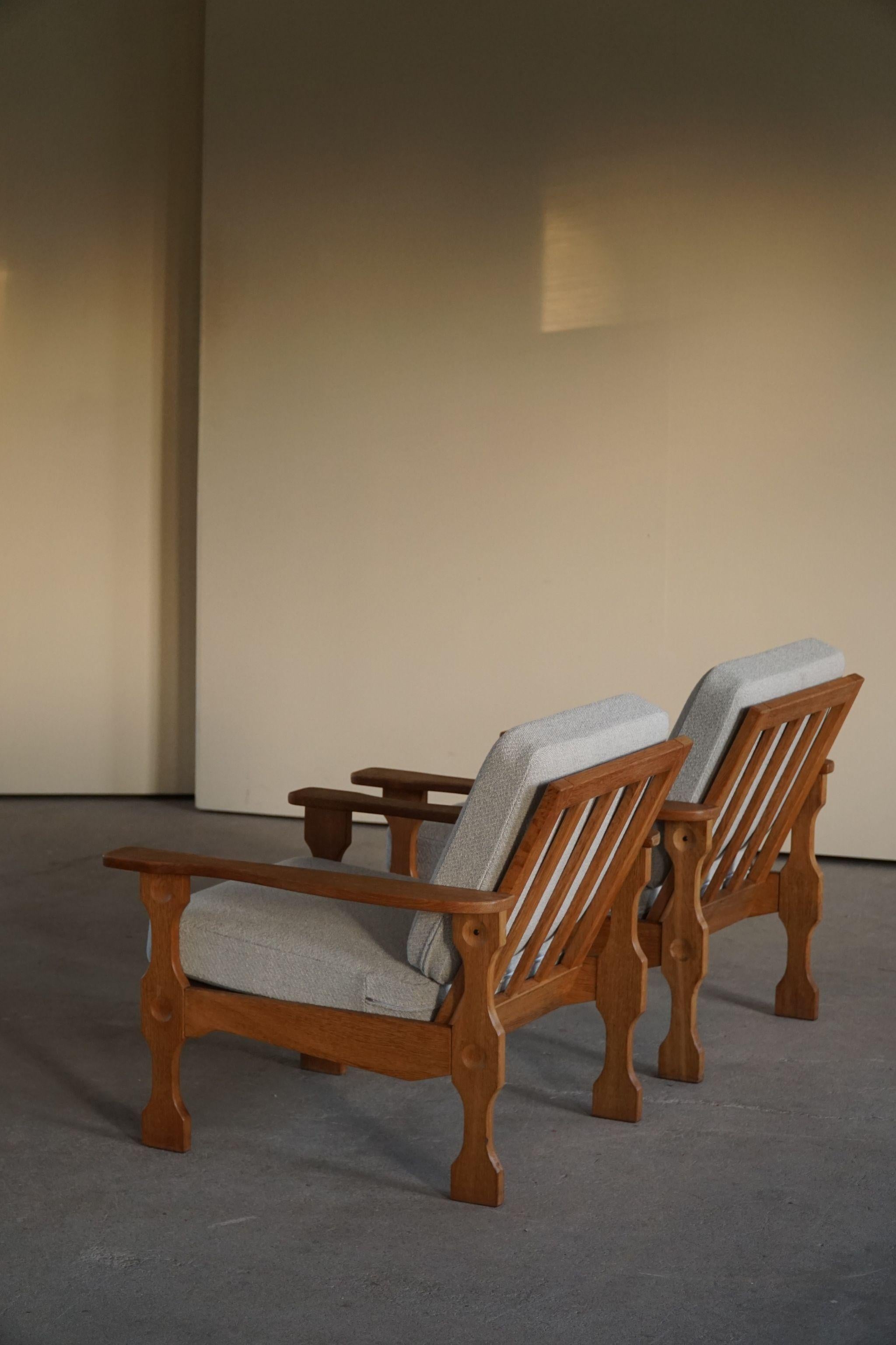 Paar moderne dänische Sessel, neu gepolstert, Henning Kjærnulf Stil, 1960 (Moderne der Mitte des Jahrhunderts) im Angebot