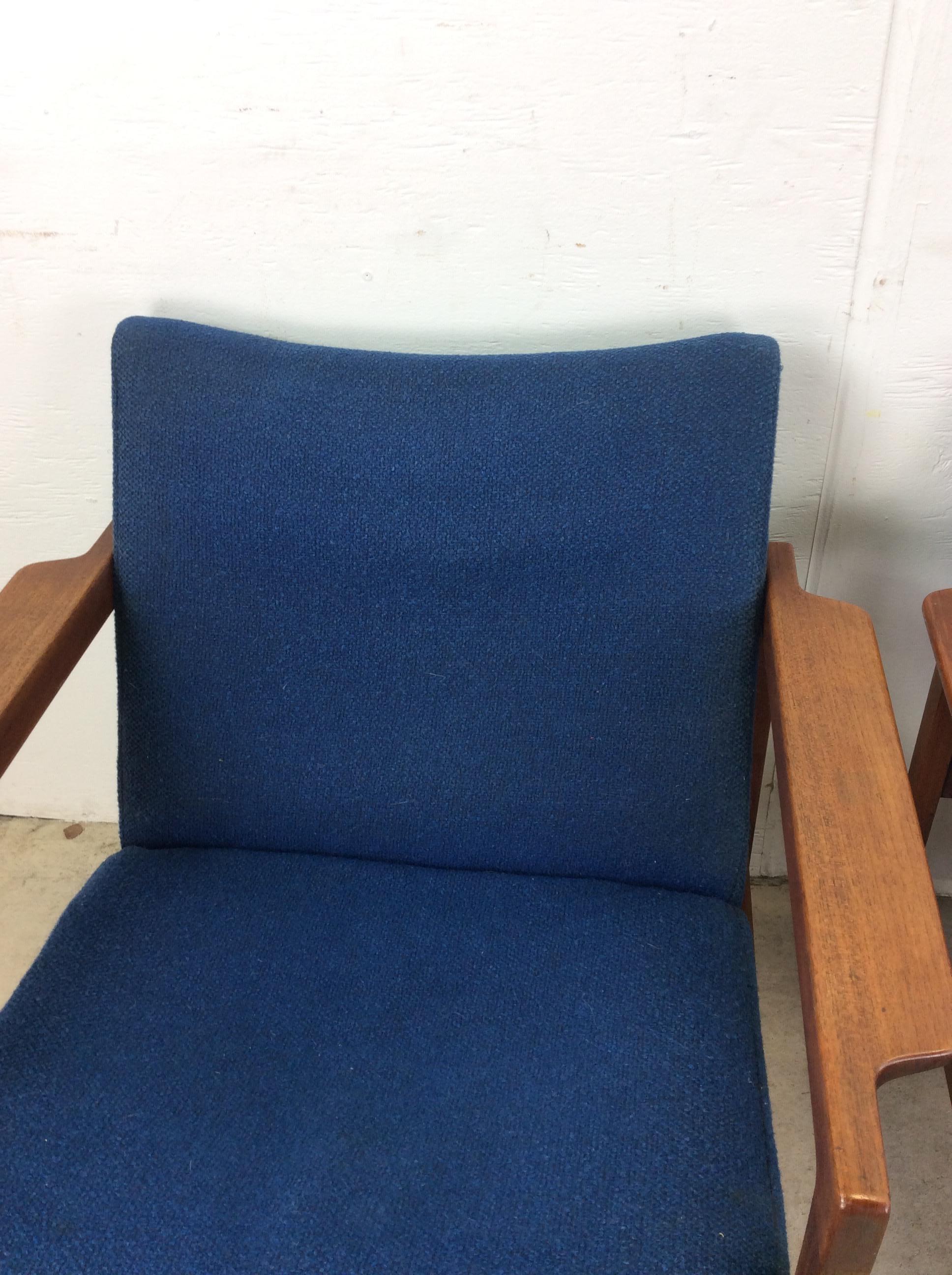 Paire de chaises longues danoises modernes avec cadre en teck massif et tissu d'ameublement vintage en vente 3