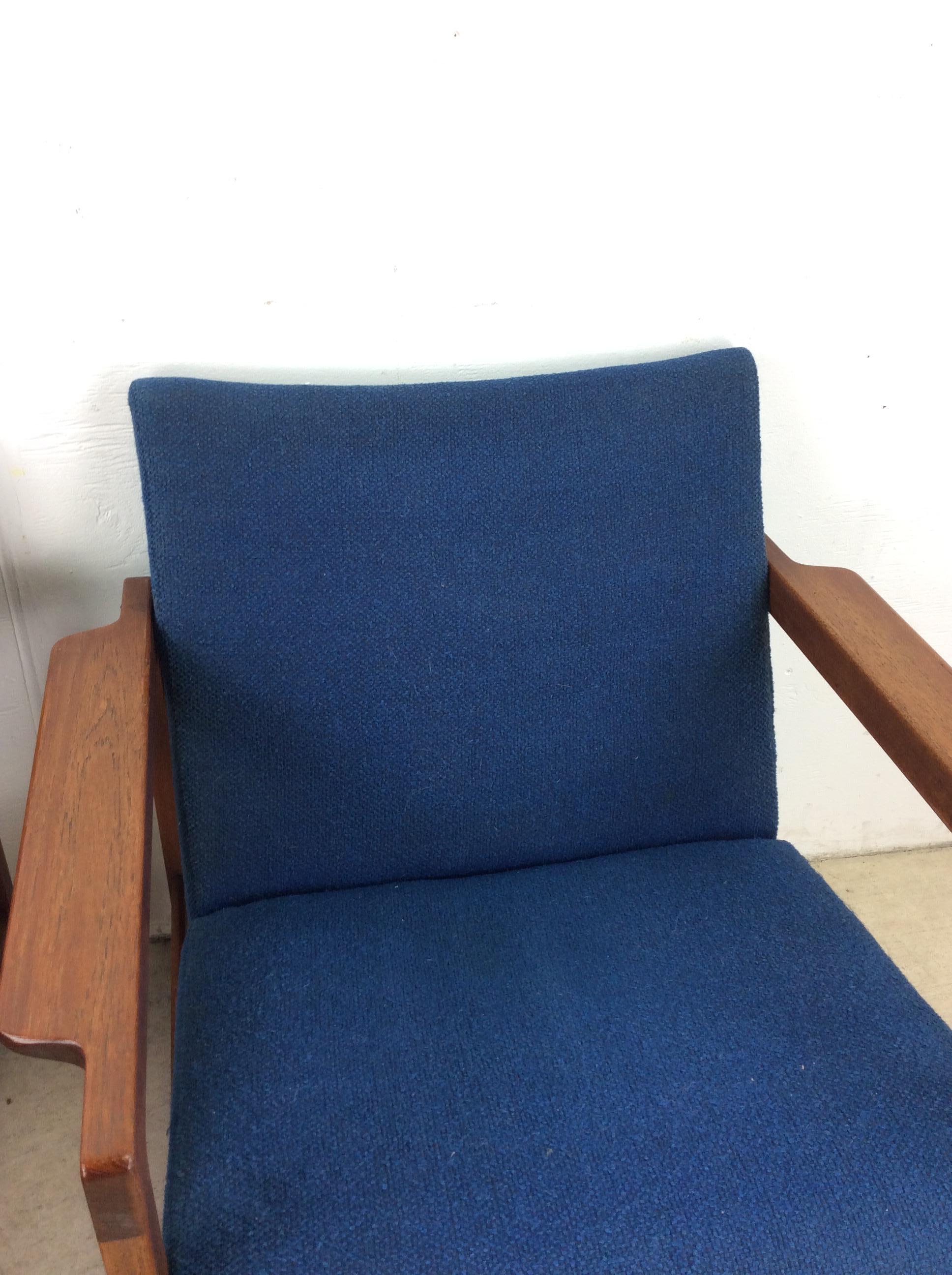 Paire de chaises longues danoises modernes avec cadre en teck massif et tissu d'ameublement vintage en vente 4