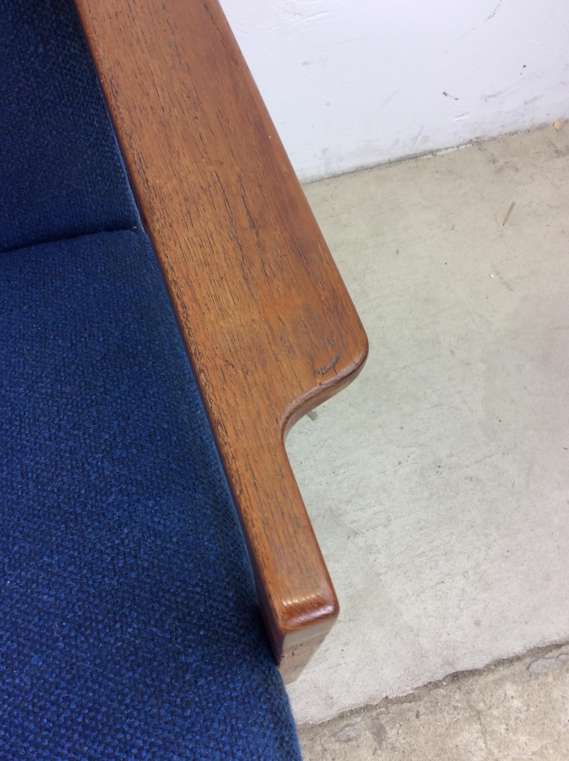 Paire de chaises longues danoises modernes avec cadre en teck massif et tissu d'ameublement vintage en vente 7