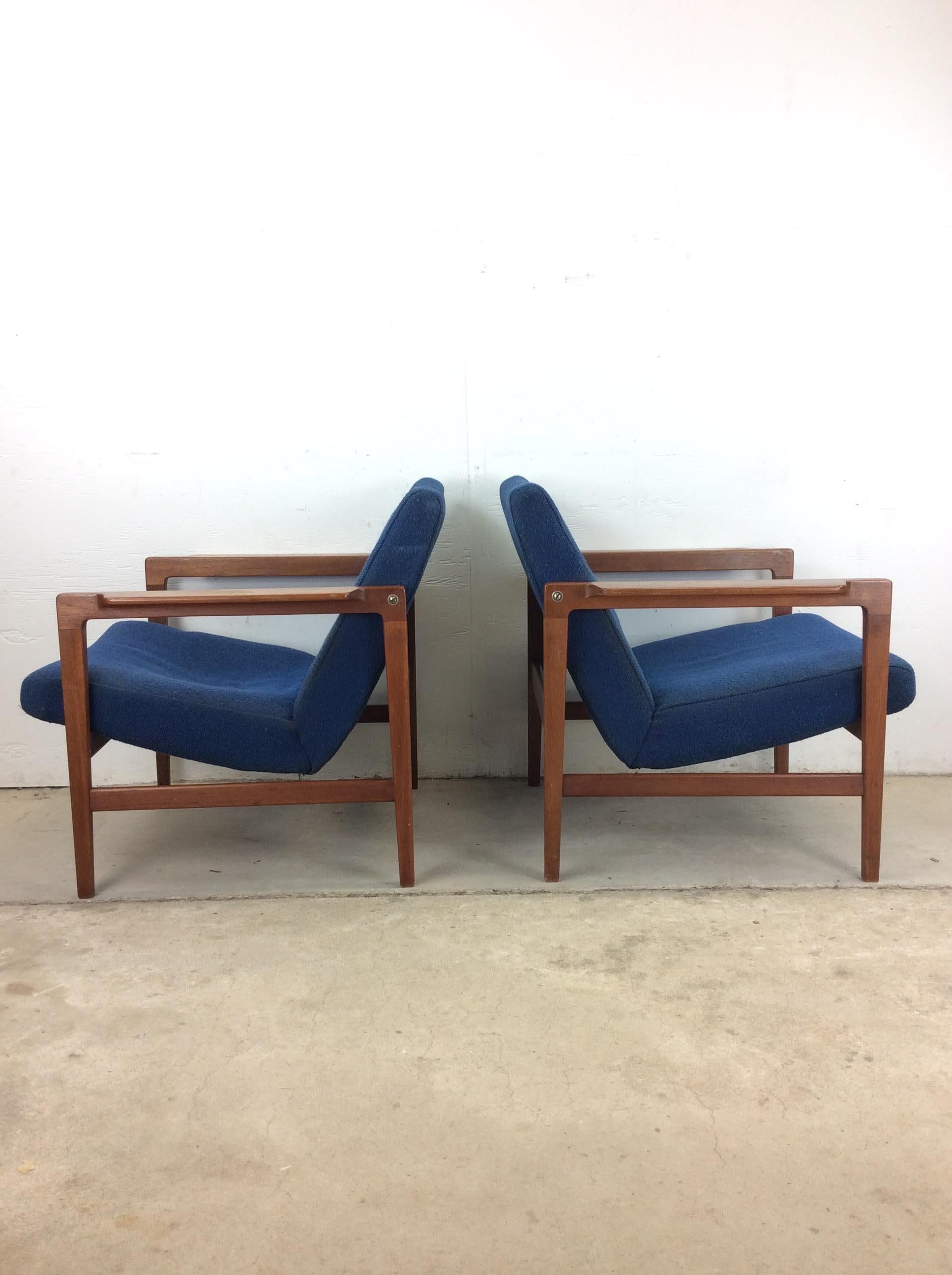 Paire de chaises longues danoises modernes avec cadre en teck massif et tissu d'ameublement vintage en vente 10