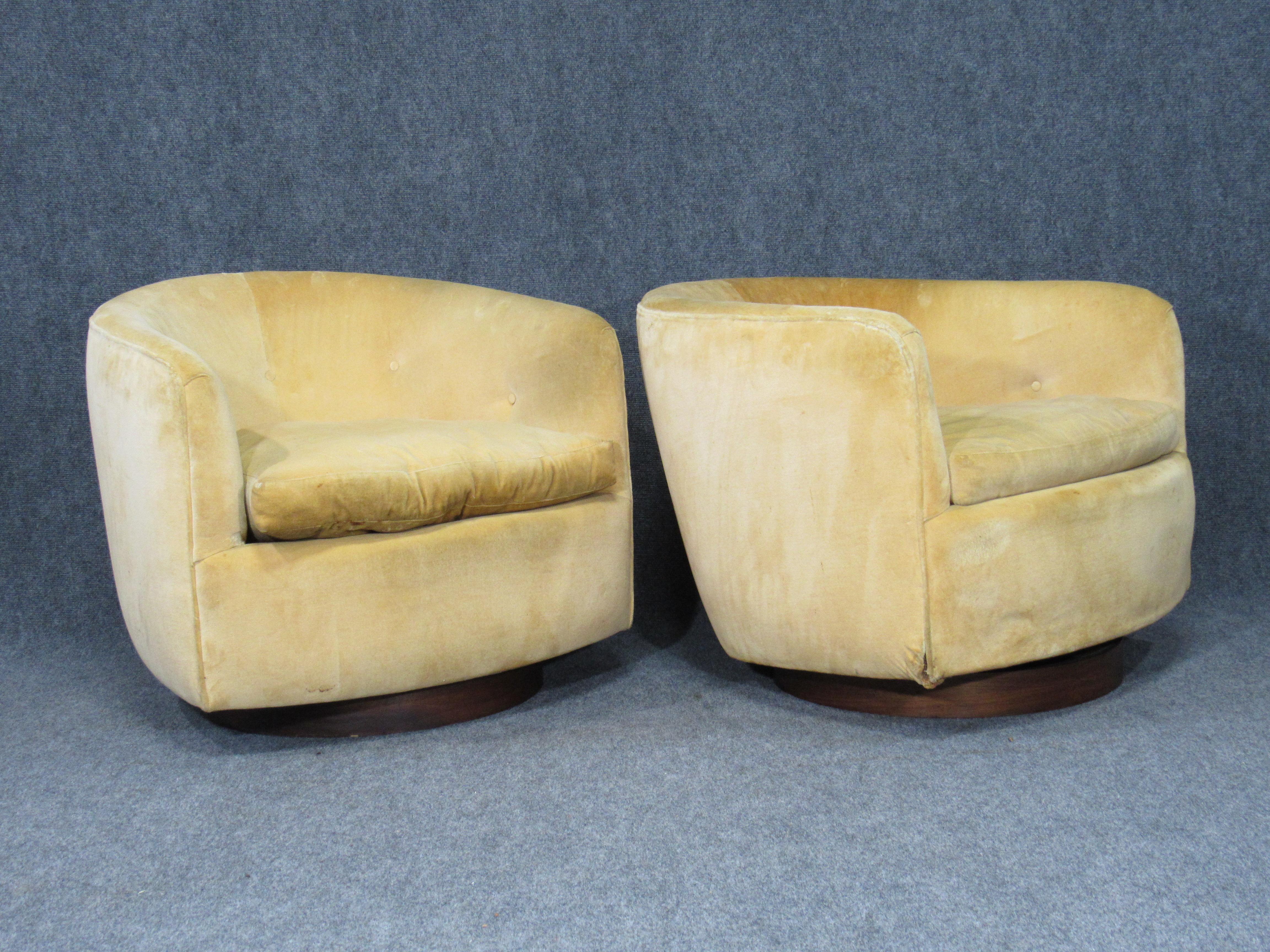Mid-Century Modern Pair of Danish Modern Milo Baughman Style Swivel Club Chairs with Teak Bases