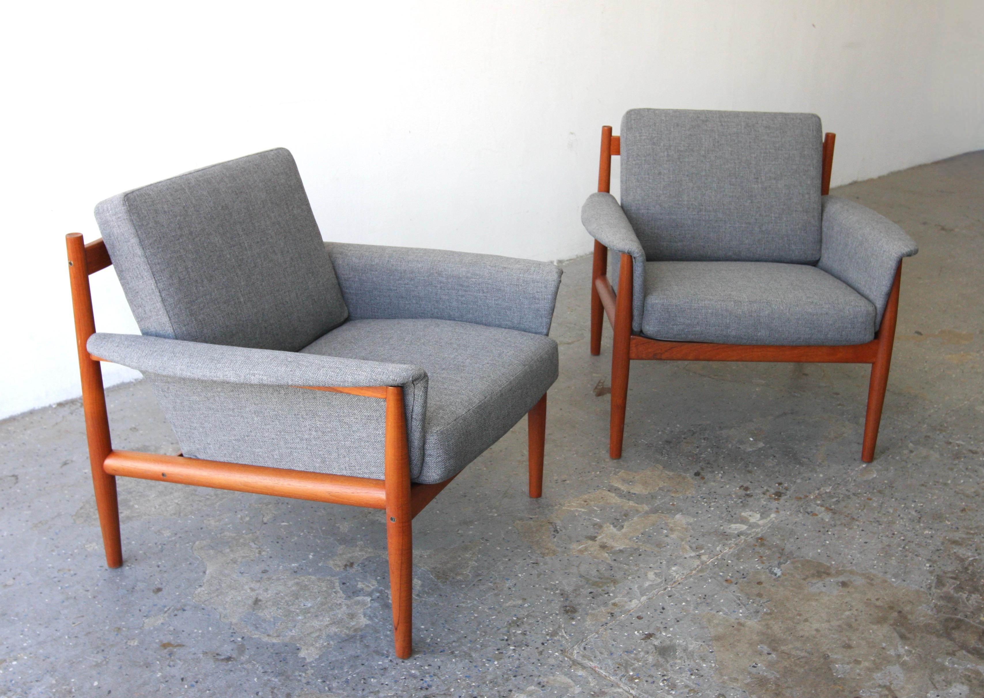 Pair of  Danish Modern model 168 Grete Jalk teak lounge chairs  For Sale 4