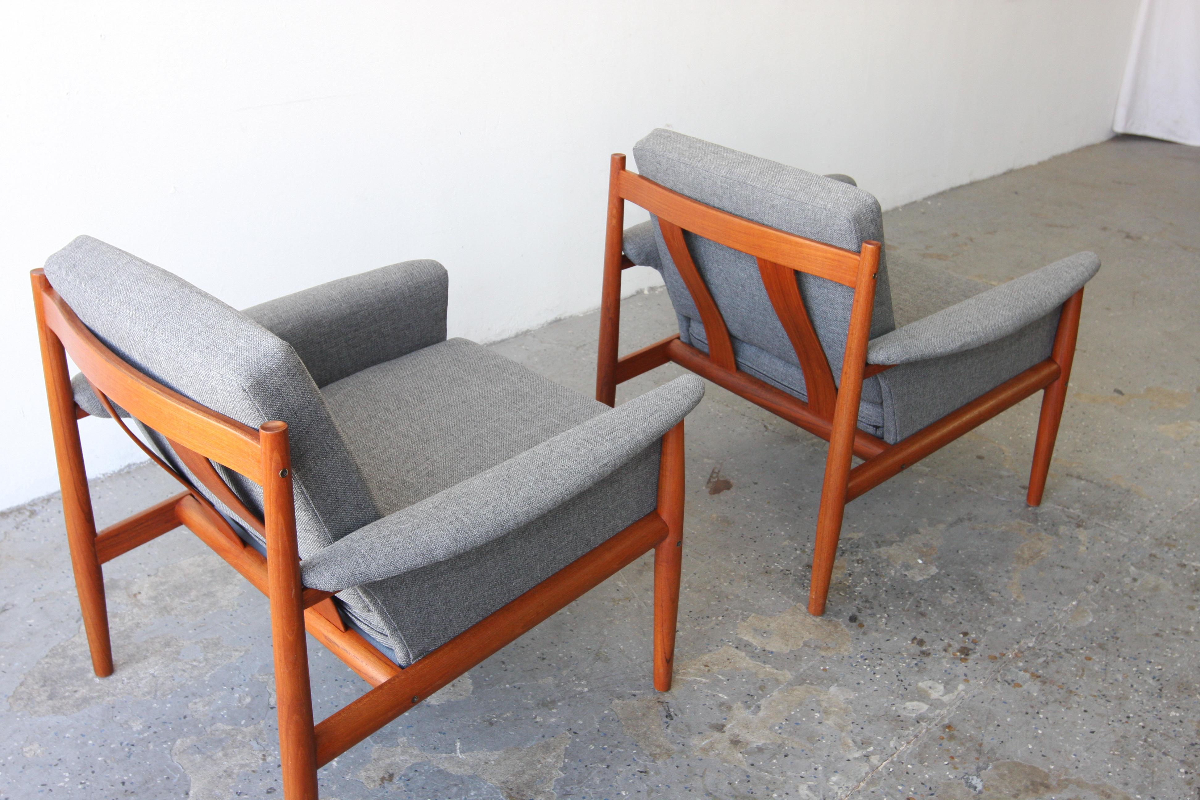 Pair of  Danish Modern model 168 Grete Jalk teak lounge chairs  For Sale 3