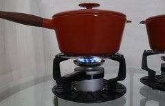 Paire de marmites modernes danoises à poignées en teck et chauffe-plats orange