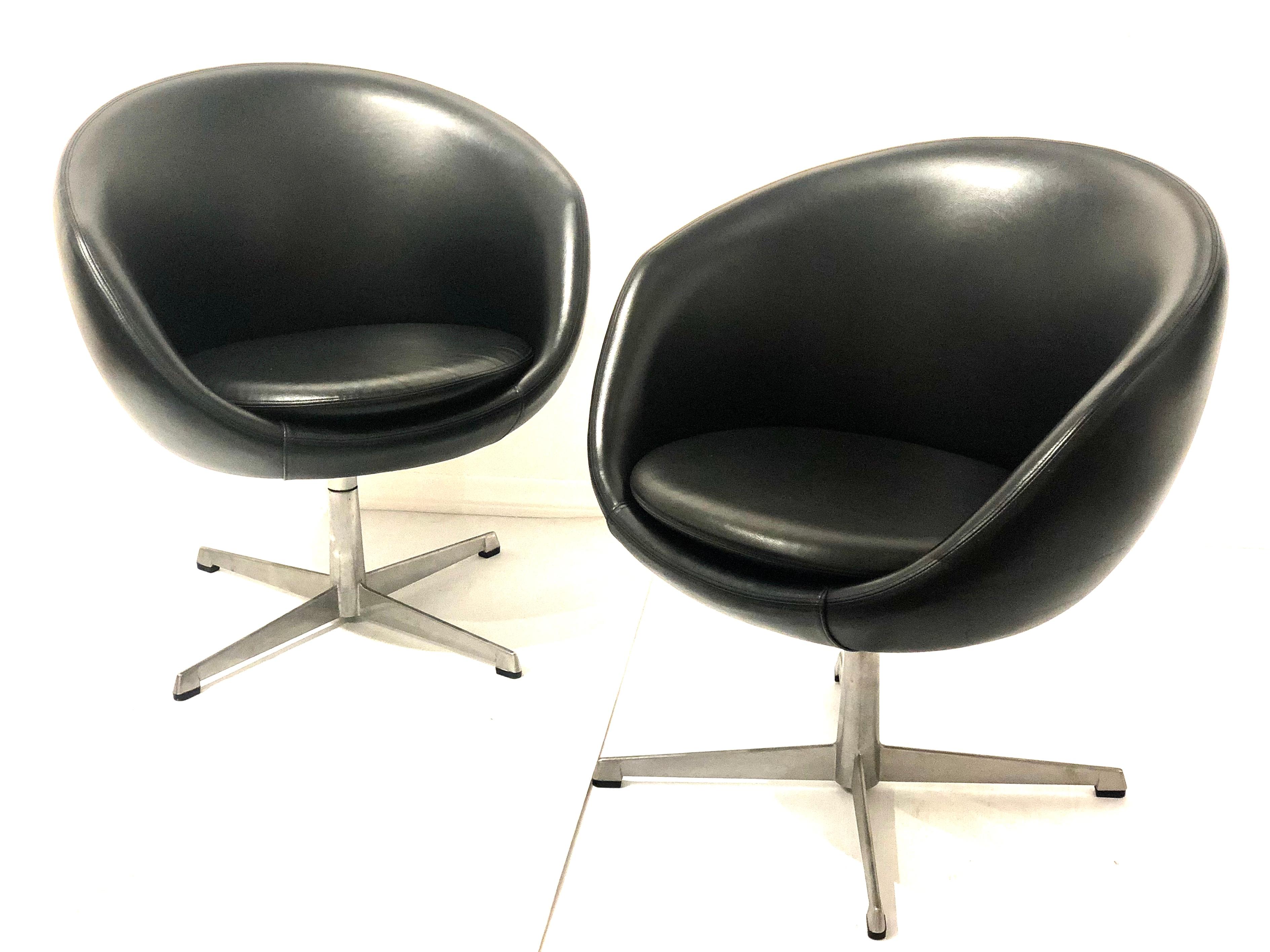 Nice pair of space age petite swivel chairs by Overman of Sweden, circa 1970s in very nice and clean condition all original black naugahyde, with polished aluminium base that swivel to 360 degree. Hard to find a matching pair in this size and