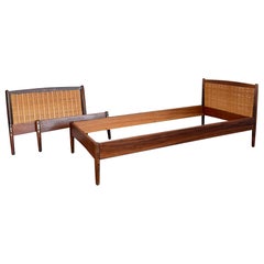 Paar dänische moderne Palisander und Cane Twin Kopfteil Bett Frames