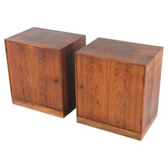 Coppia di comodini danesi moderni in legno di palissandro