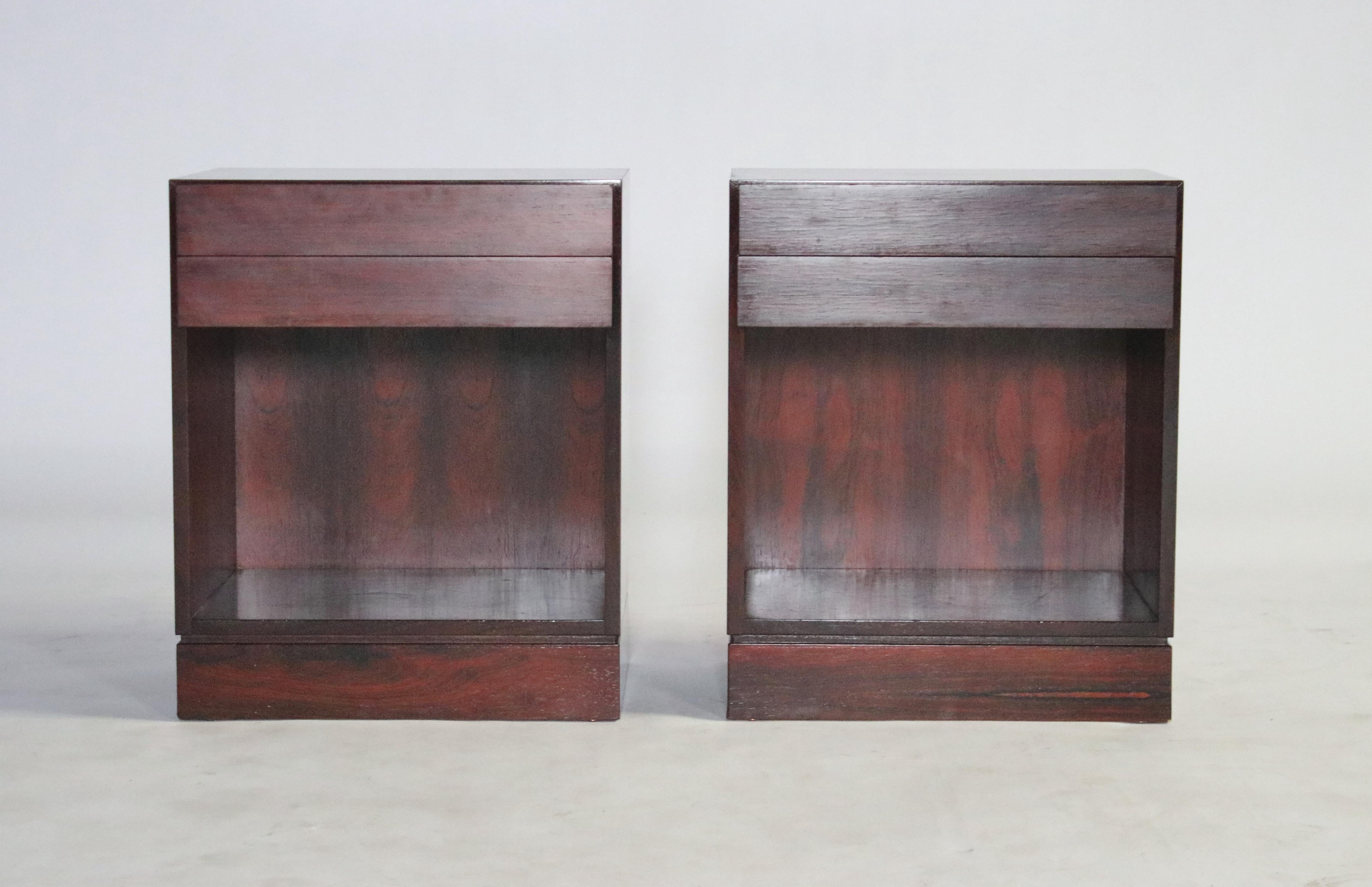 Pair of Danish Modern Rosewood Nightstands In Excellent Condition In Chicago, IL