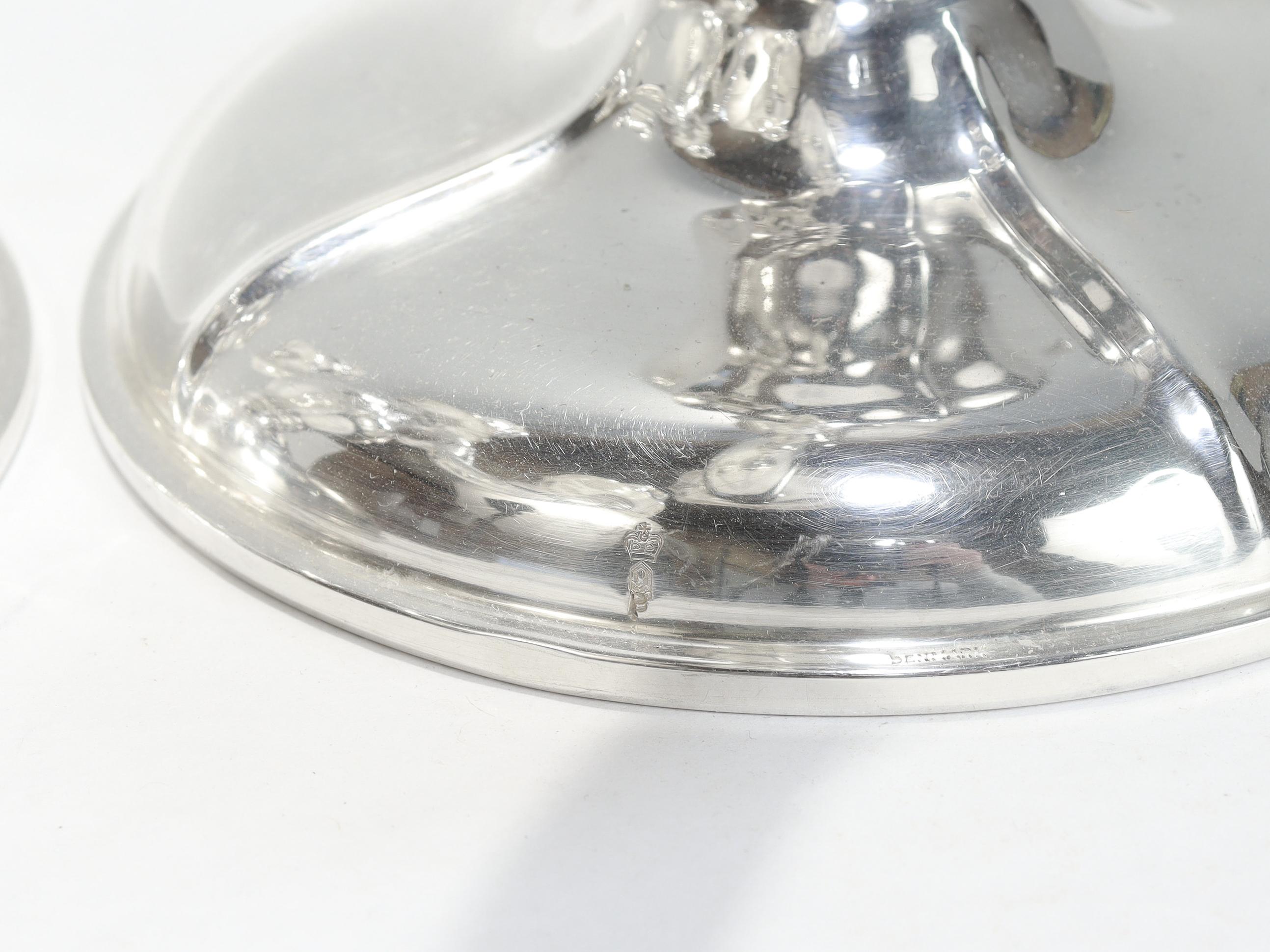 Paire de candélabres/bougeoirs danois modernes en métal argenté de Carl Christiansen Bon état - En vente à Philadelphia, PA