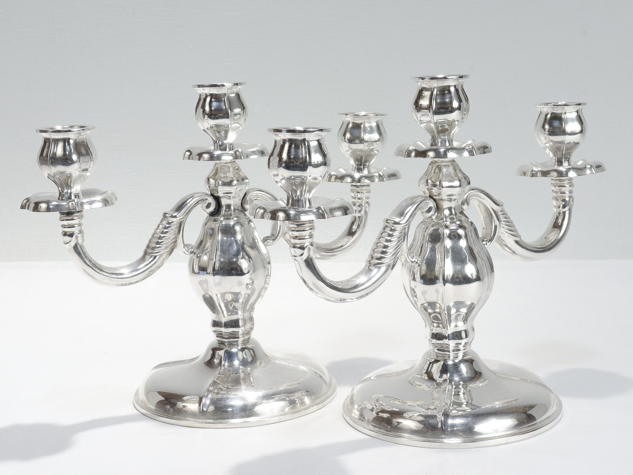 Paire de candélabres/bougeoirs danois modernes en métal argenté de Carl Christiansen en vente 1