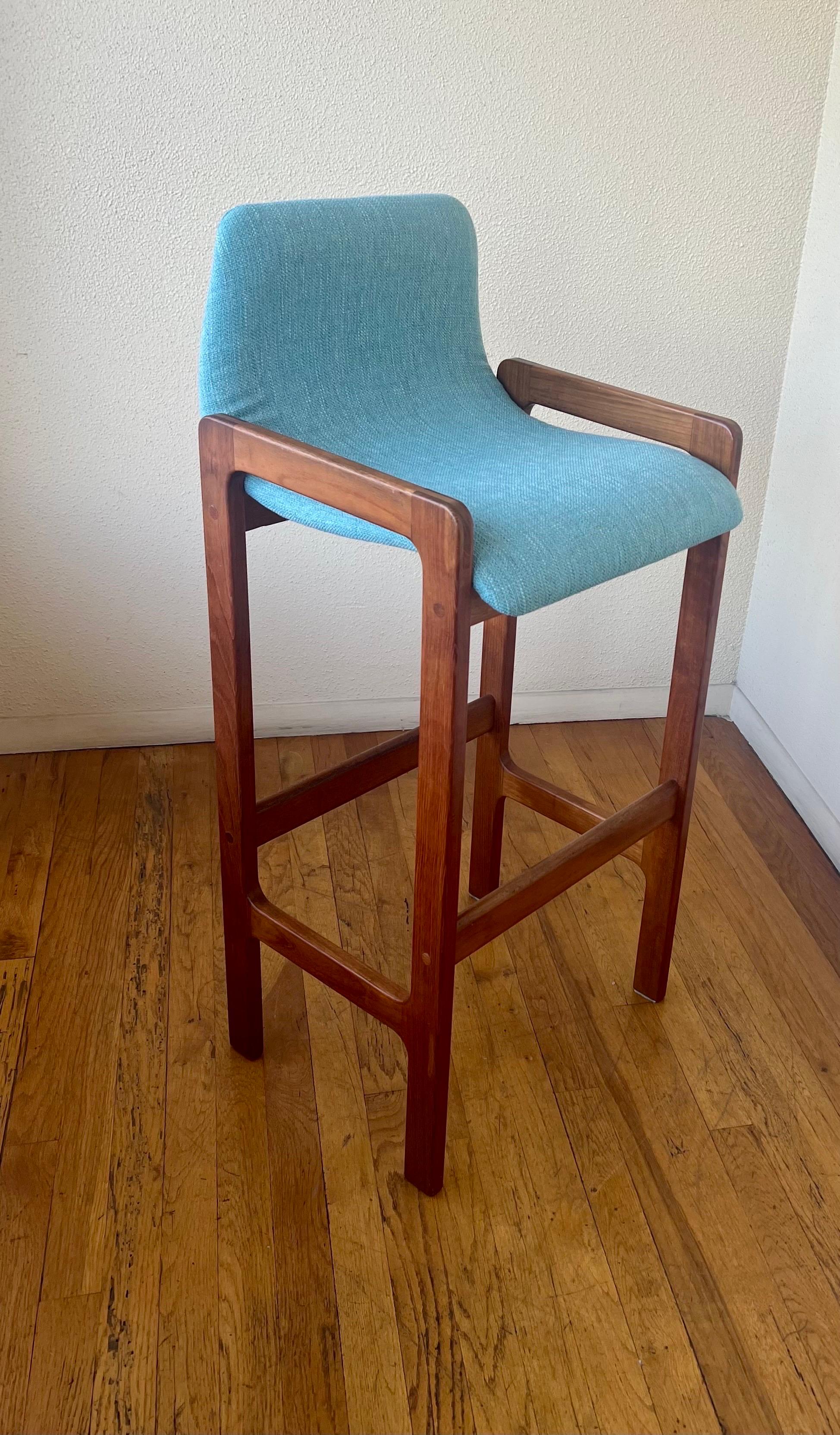 Pair of Danish Modern Solid Teak frames Barstools in Knoll Aqua Fabric In Excellent Condition In San Diego, CA