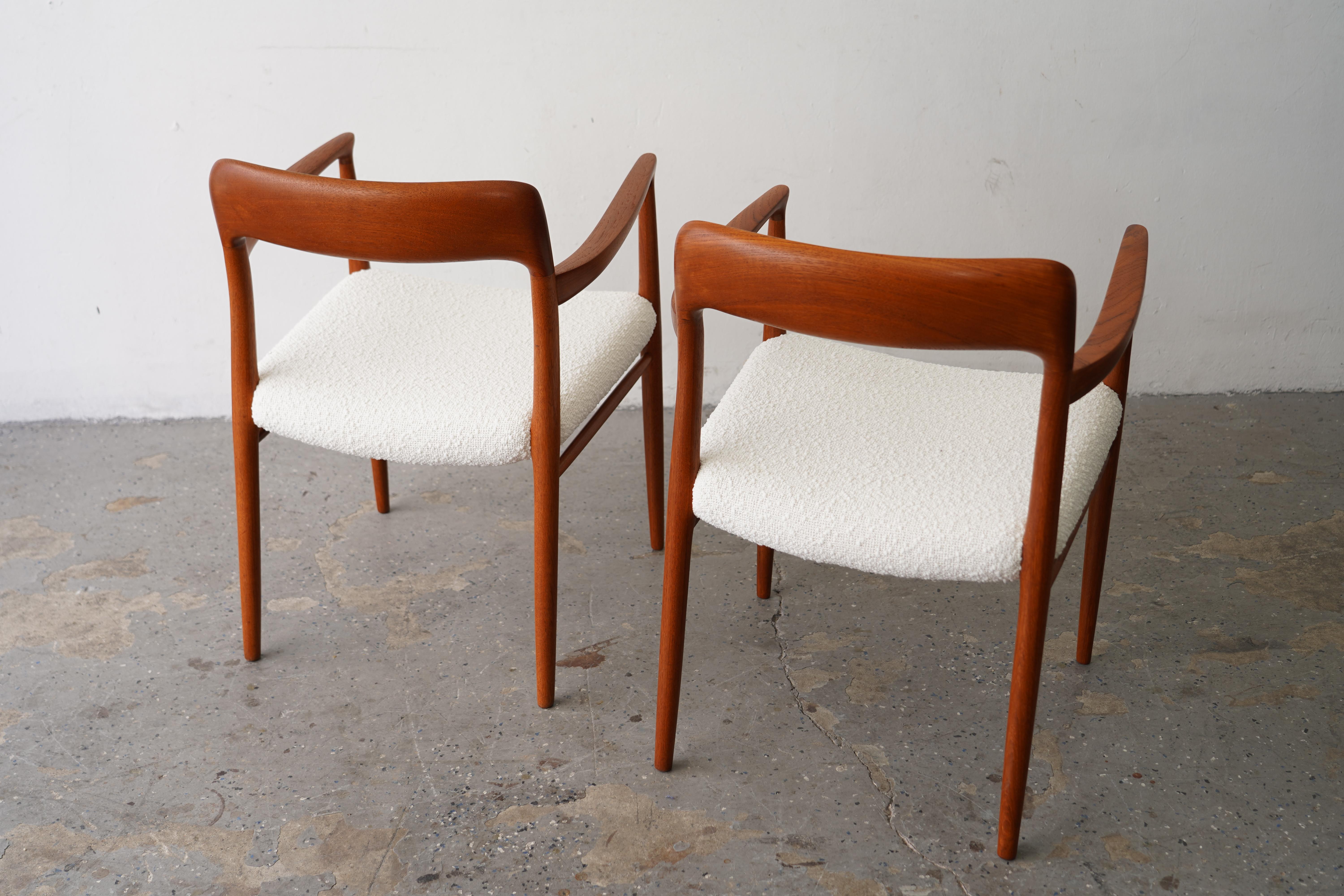 Coppia di poltrone moderne danesi in teak massiccio J.L Møller Model 56 in vendita 5