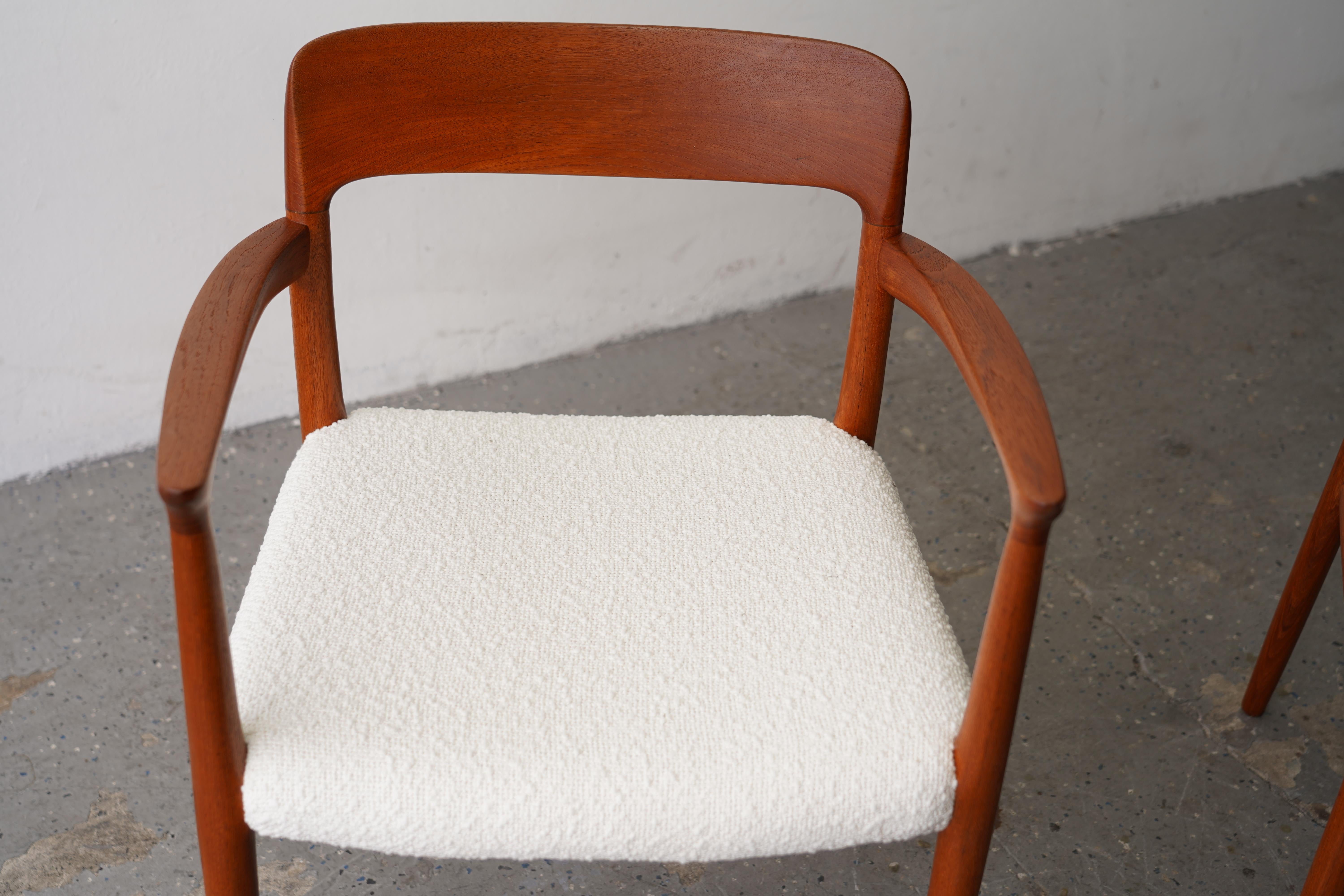 Coppia di poltrone moderne danesi in teak massiccio J.L Møller Model 56 in vendita 6
