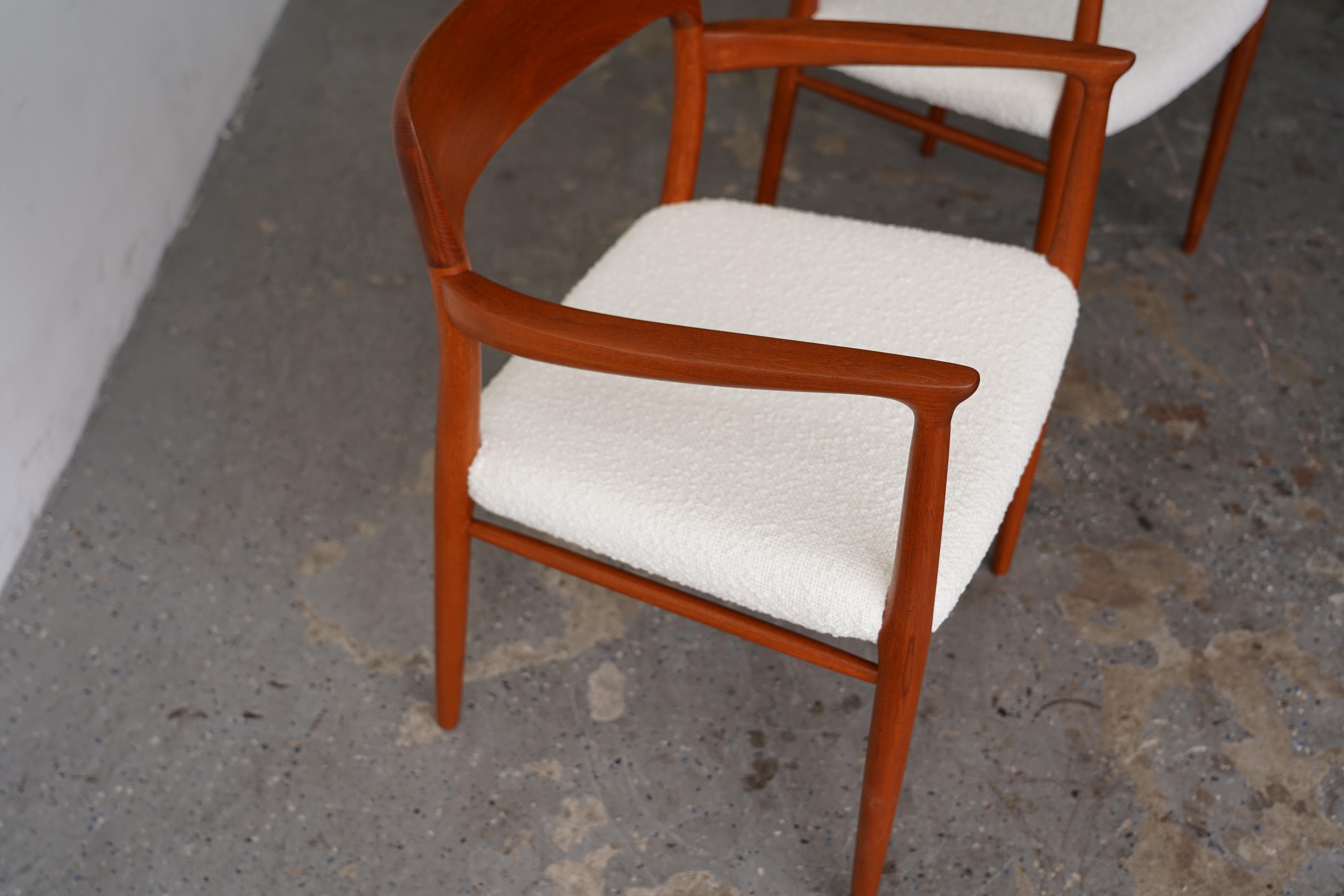 Coppia di poltrone moderne danesi in teak massiccio J.L Møller Model 56 in vendita 7