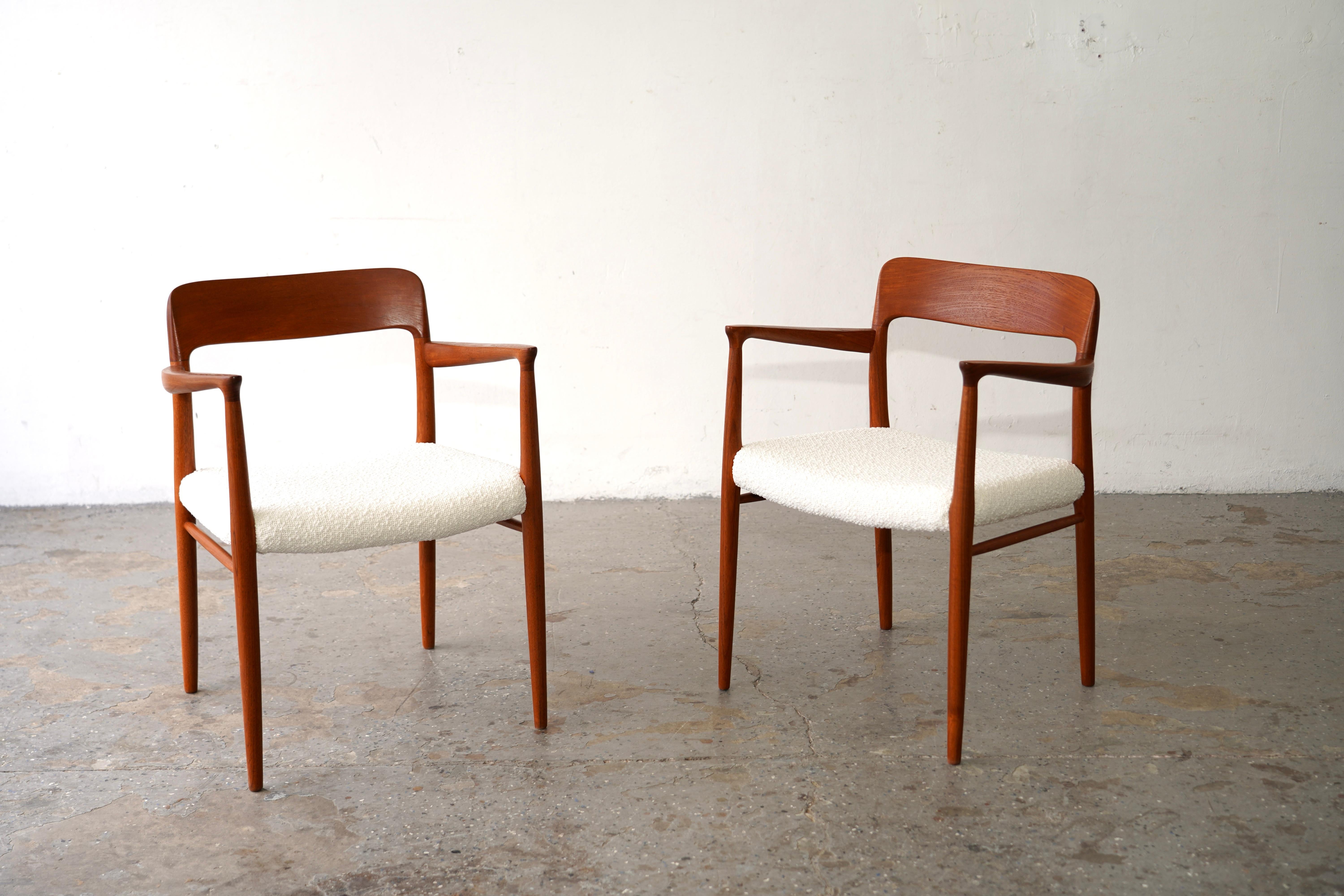 Coppia di poltrone moderne danesi in teak massiccio J.L Møller Model 56 In condizioni ottime in vendita a Las Vegas, NV