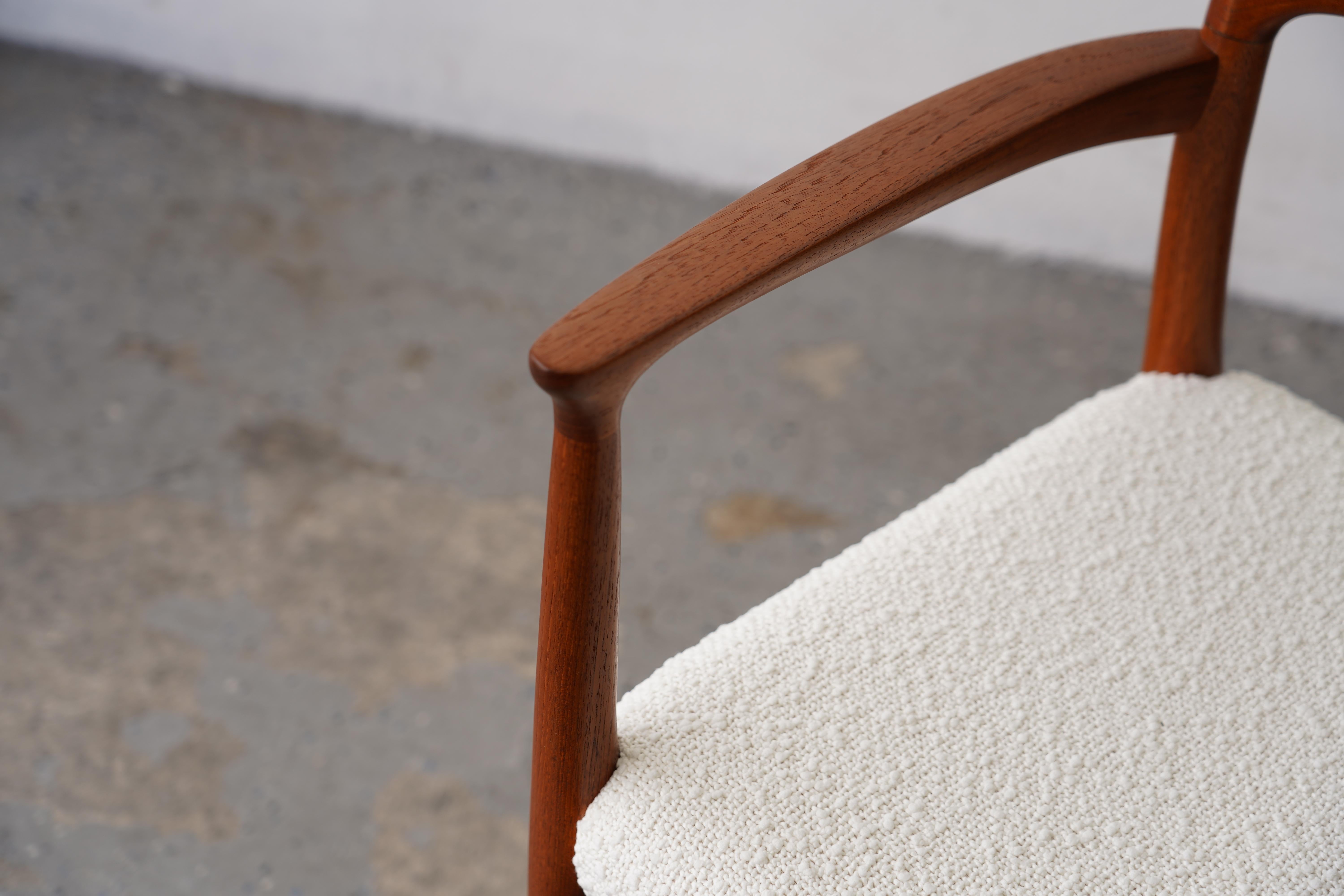 Teak Coppia di poltrone moderne danesi in teak massiccio J.L Møller Model 56 in vendita