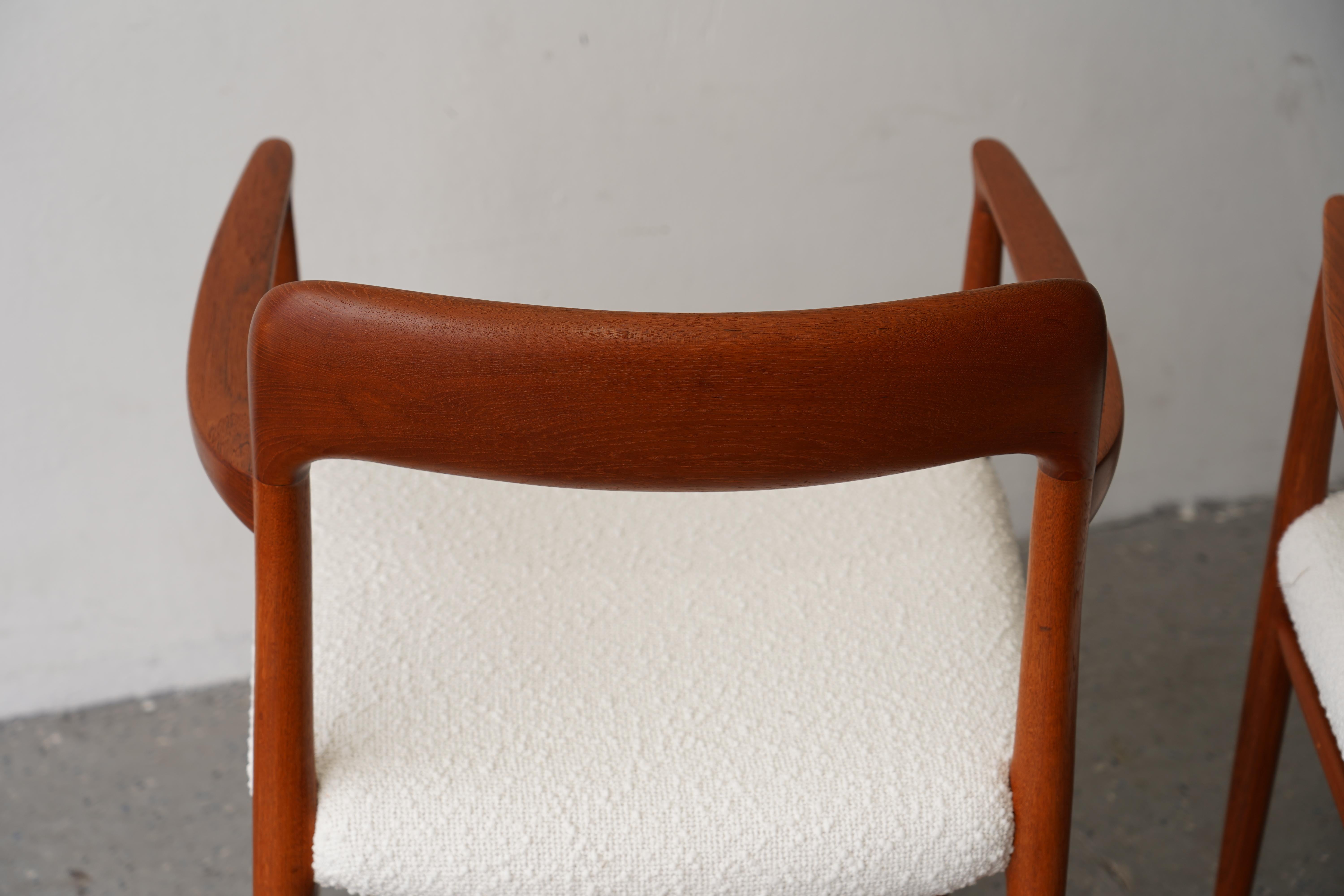 Coppia di poltrone moderne danesi in teak massiccio J.L Møller Model 56 in vendita 1