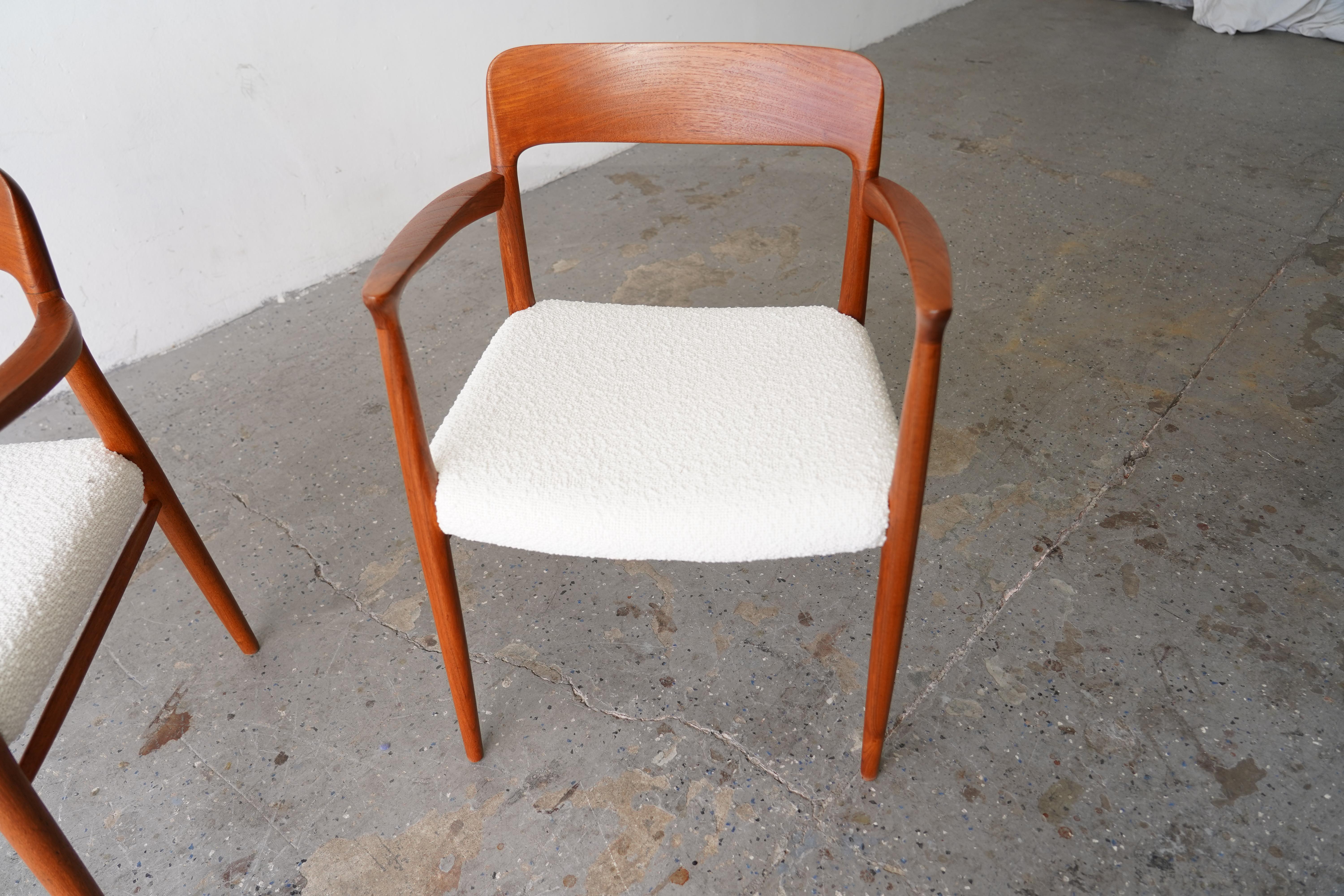 Coppia di poltrone moderne danesi in teak massiccio J.L Møller Model 56 in vendita 4