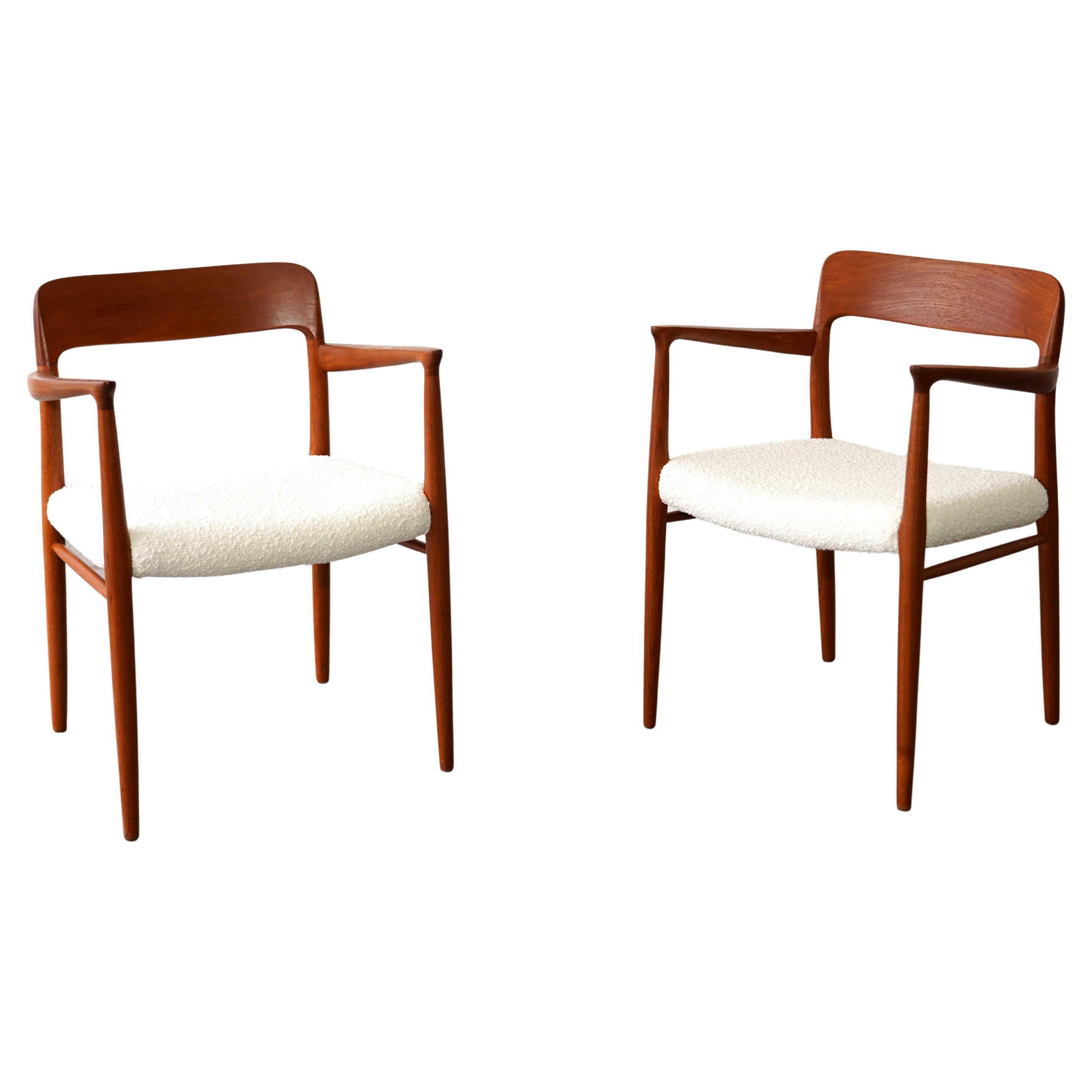 Paire de chaises à accoudoirs en teck massif I.L Møller Model 56 de style Modernity danois
