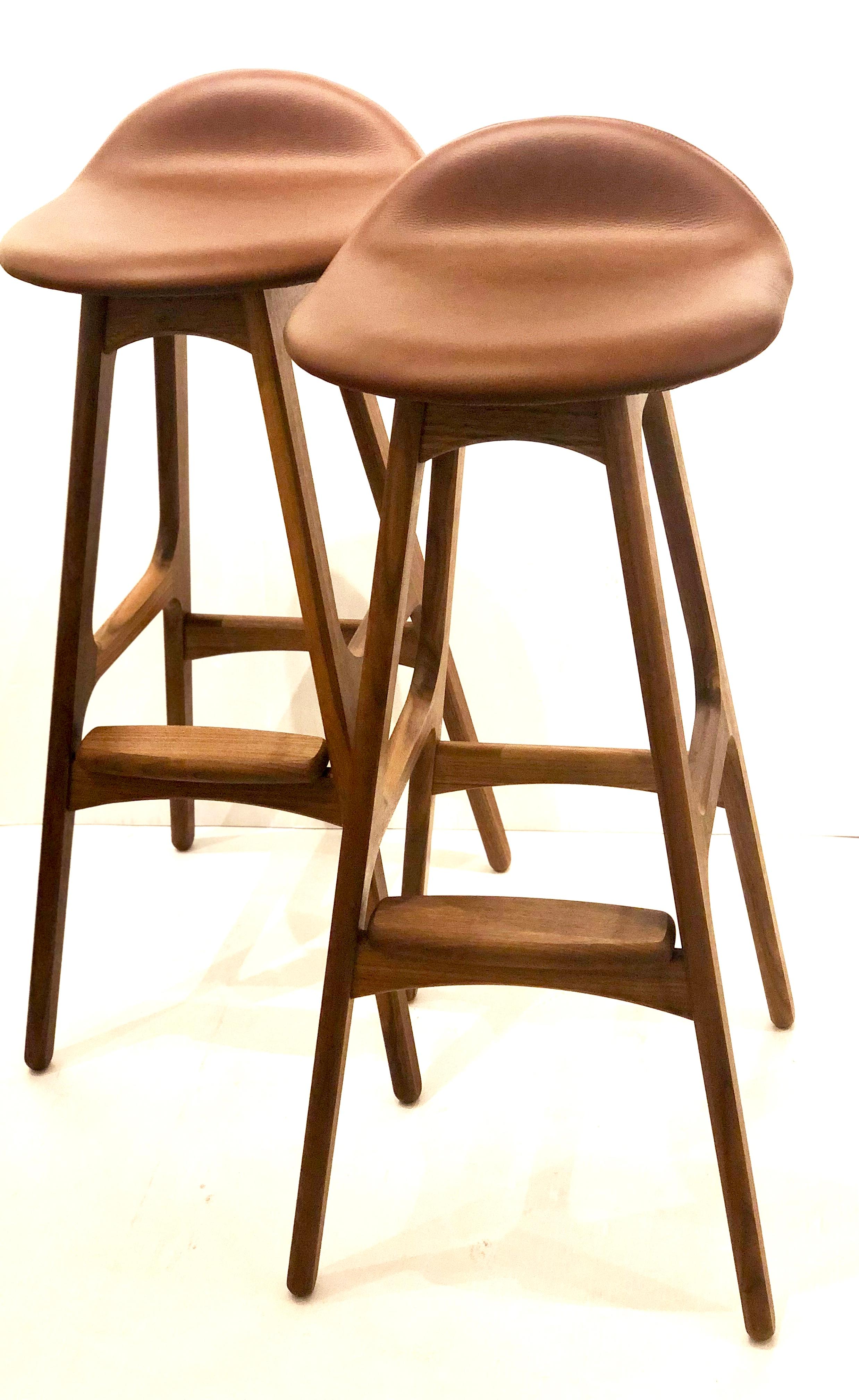 Pair of Danish Modern Solid Walnut Barstools on Walnut & Leather by Erik Buch In New Condition In San Diego, CA