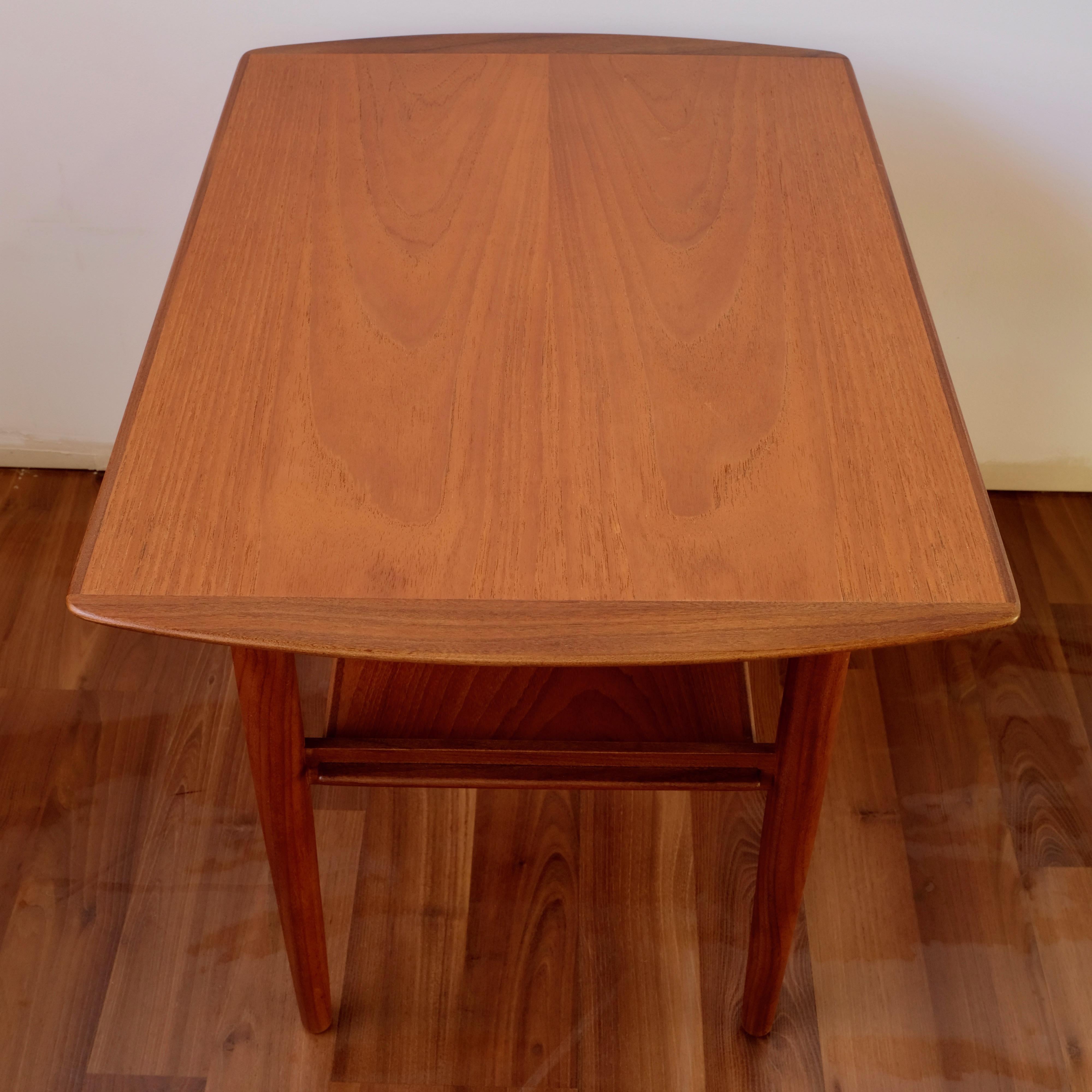 Pair of Danish Modern Teak End Tables In Excellent Condition In Ottawa, ON