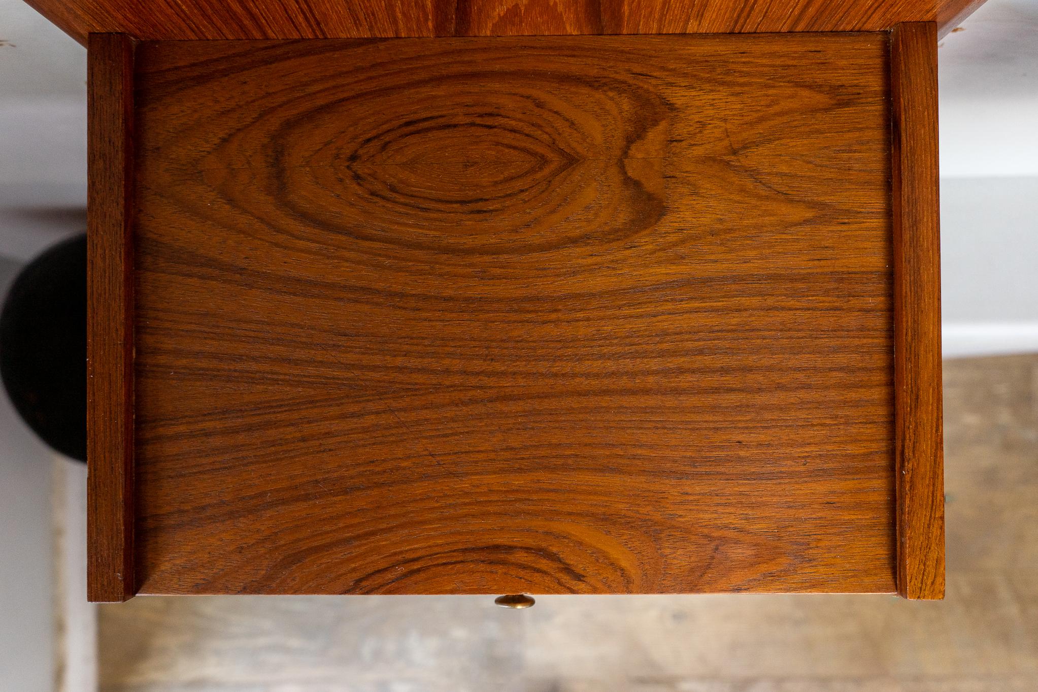 Pair of Danish Modern Teak Floating Bedside Tables In Good Condition In VANCOUVER, CA