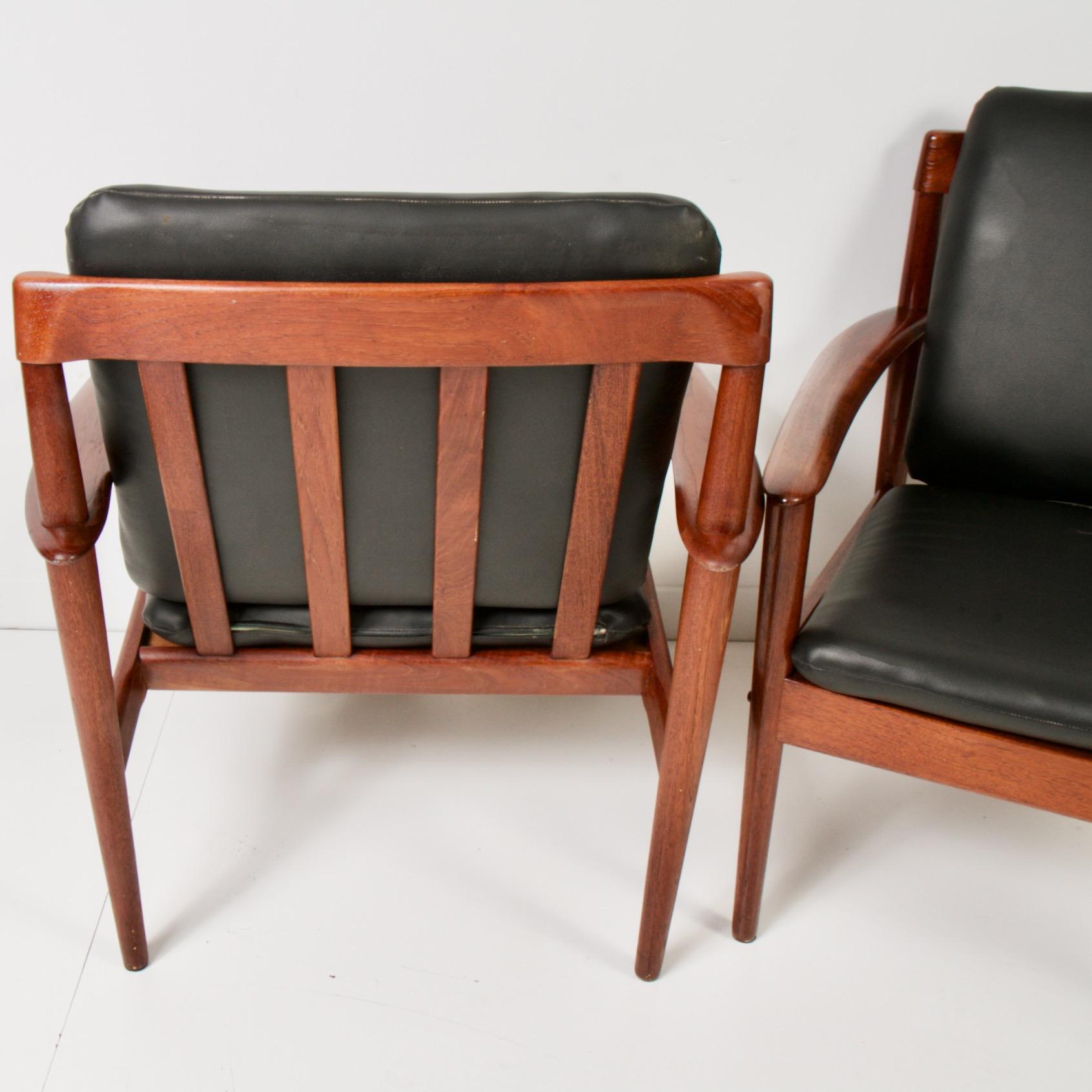 Pair of Danish Modern Teak Lounge Chairs by Grete Jalk In Good Condition For Sale In New London, CT