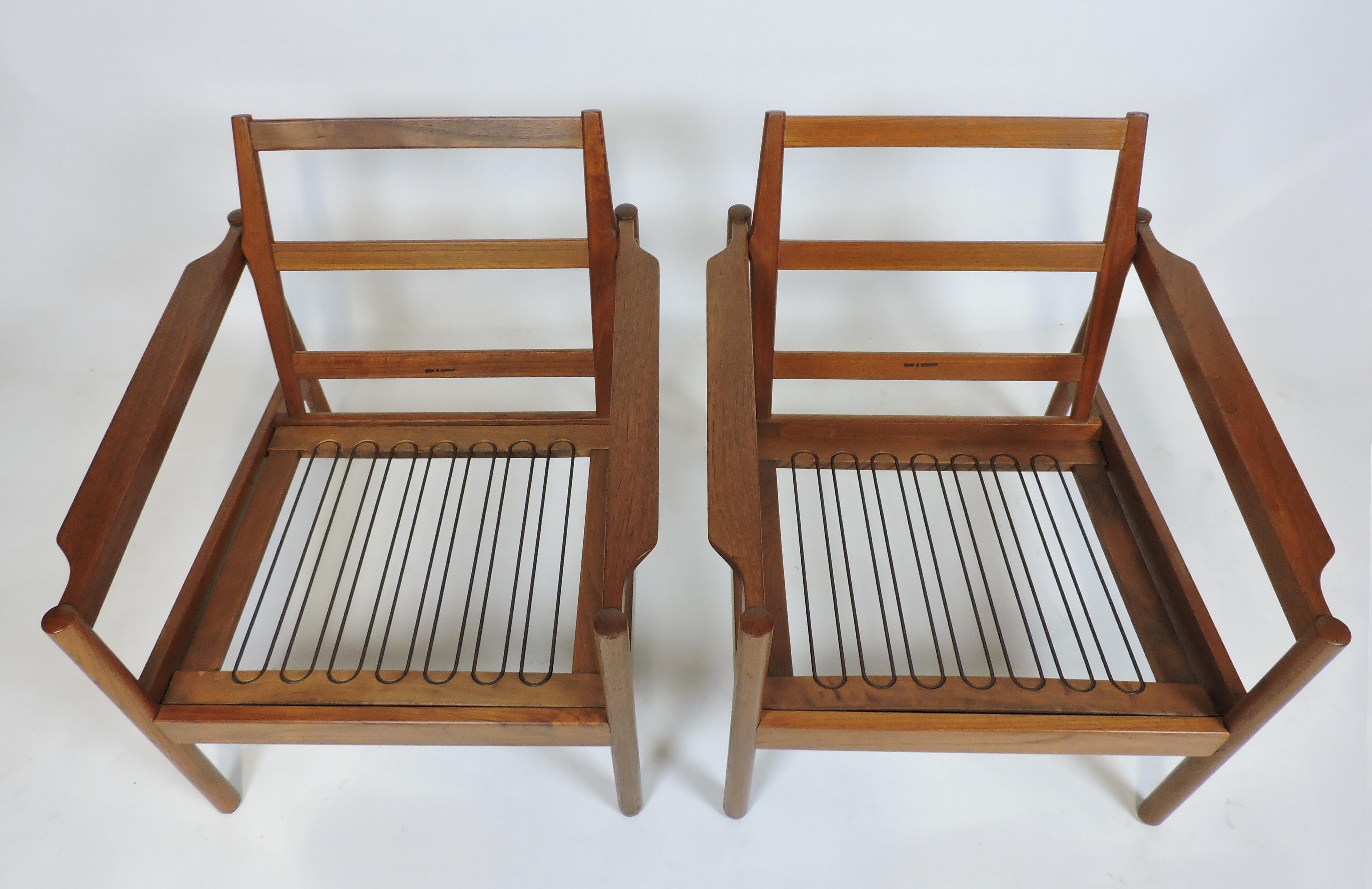 Paire de fauteuils de salon danois modernes Kai Kristiansen en teck Magnus Olesen en vente 3