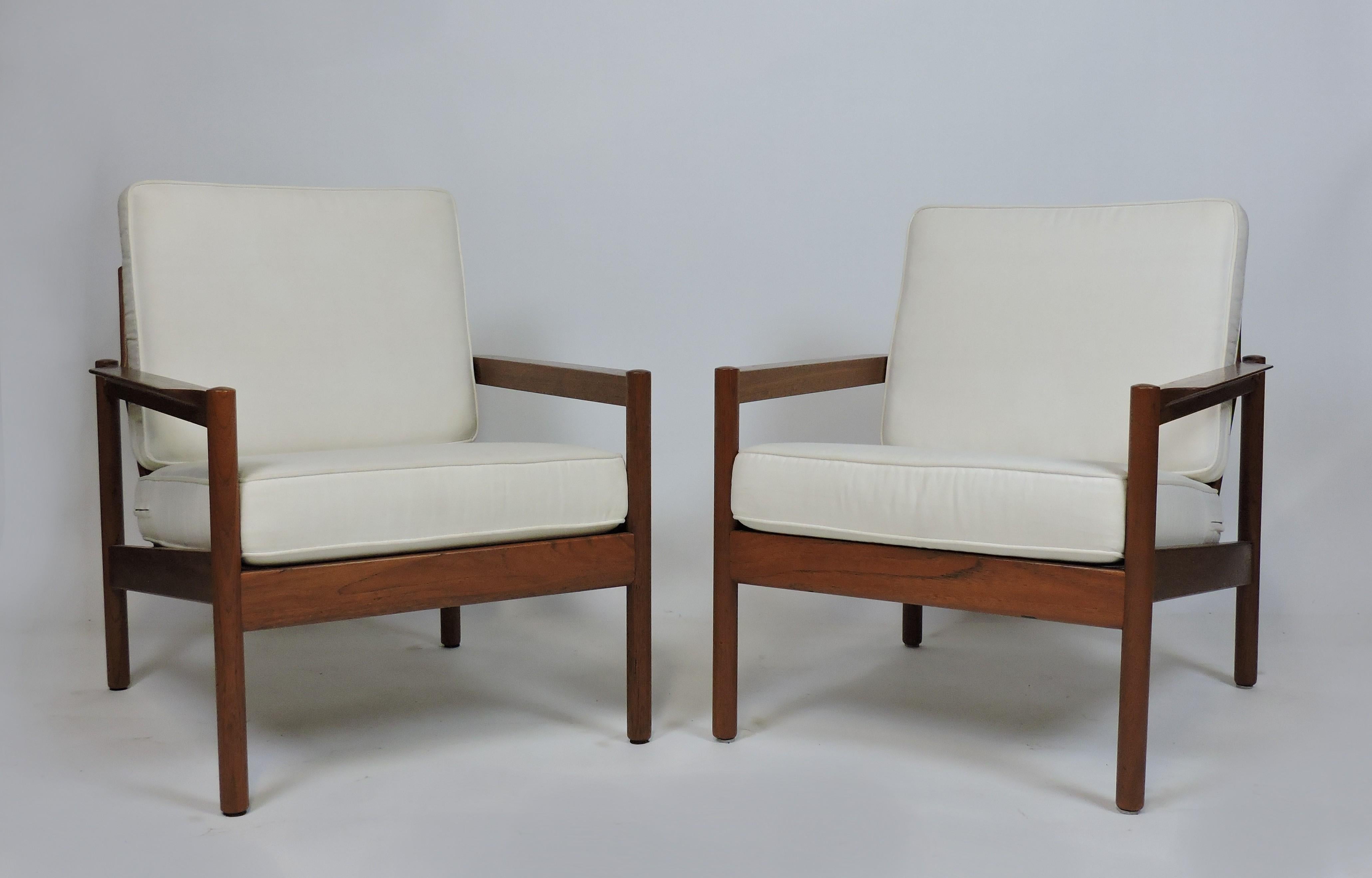 Scandinave moderne Paire de fauteuils de salon danois modernes Kai Kristiansen en teck Magnus Olesen en vente