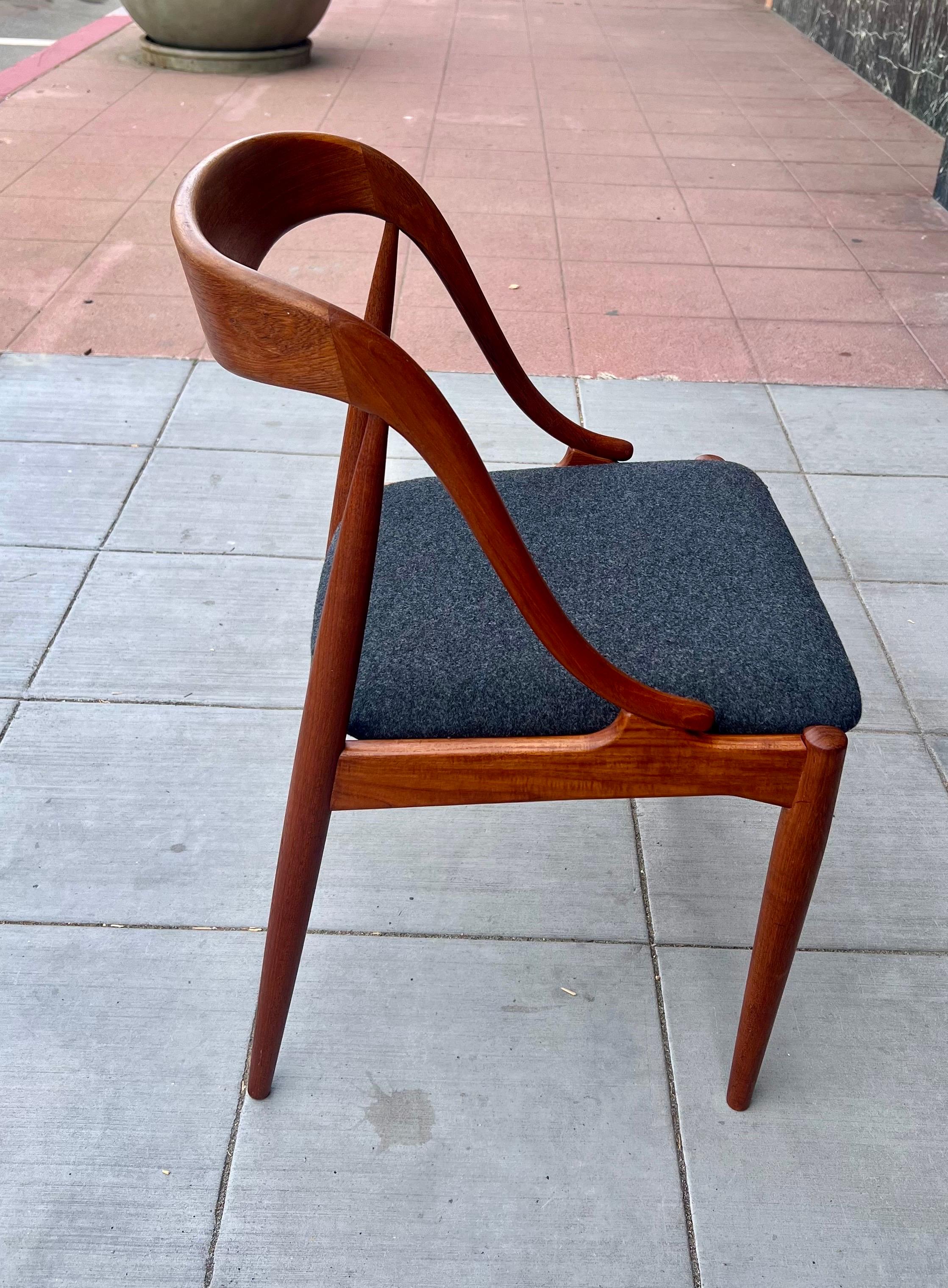 Pair of Danish Modern teak Model 16 Chairs by Johannes Andersen for Uldum Mobler In Excellent Condition For Sale In San Diego, CA