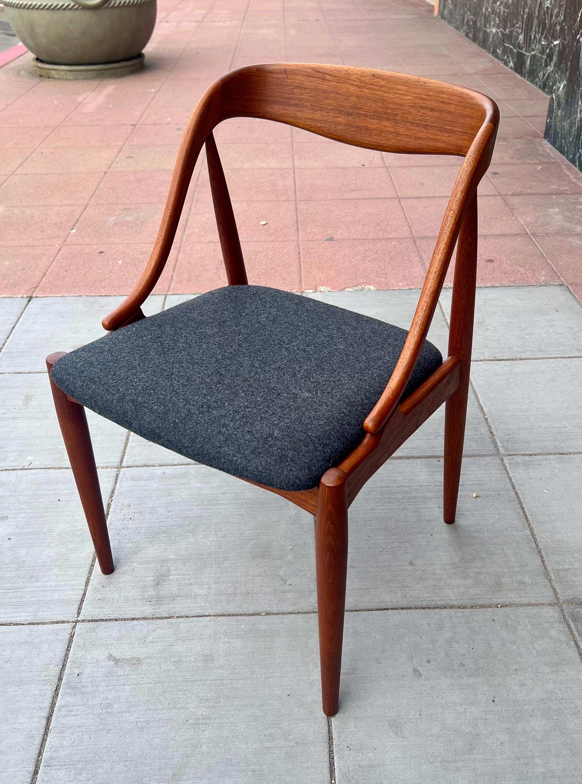 Pair of Danish Modern teak Model 16 Chairs by Johannes Andersen for Uldum Mobler For Sale 3