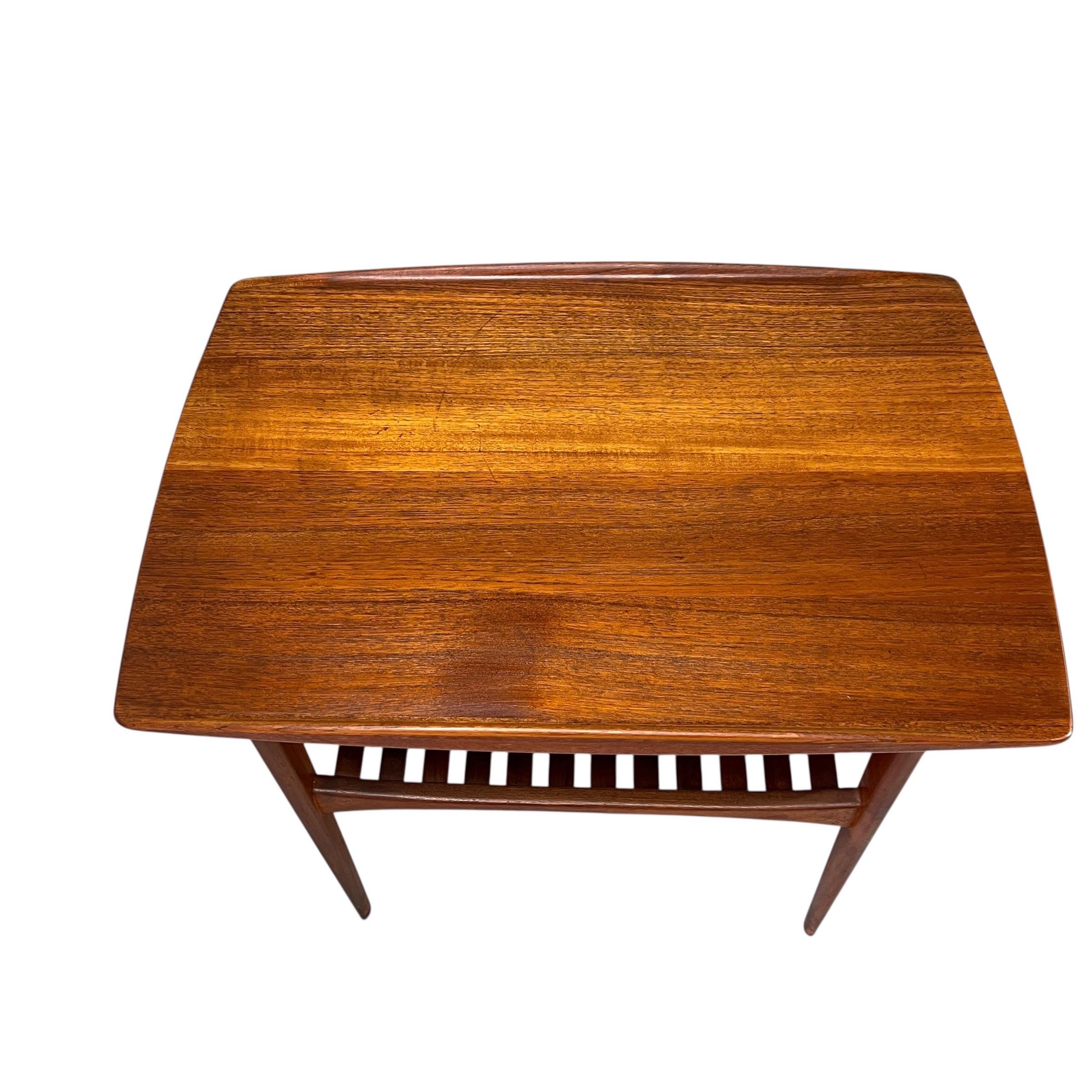 Paire de tables d'appoint modernes danoises Tove Edvard Kindt-Larsen en teck Bon état - En vente à Esperance, NY