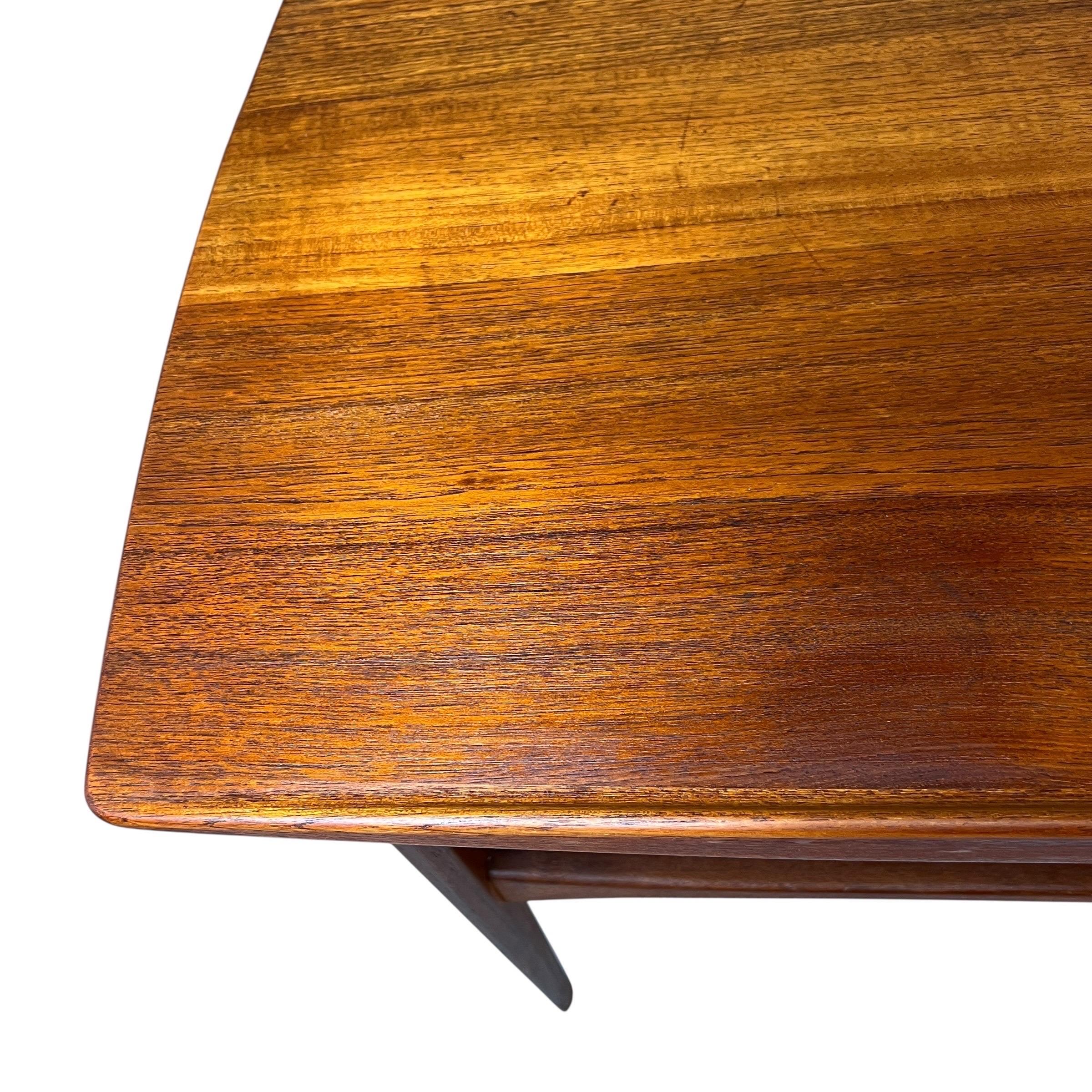 Teck Paire de tables d'appoint modernes danoises Tove Edvard Kindt-Larsen en teck en vente