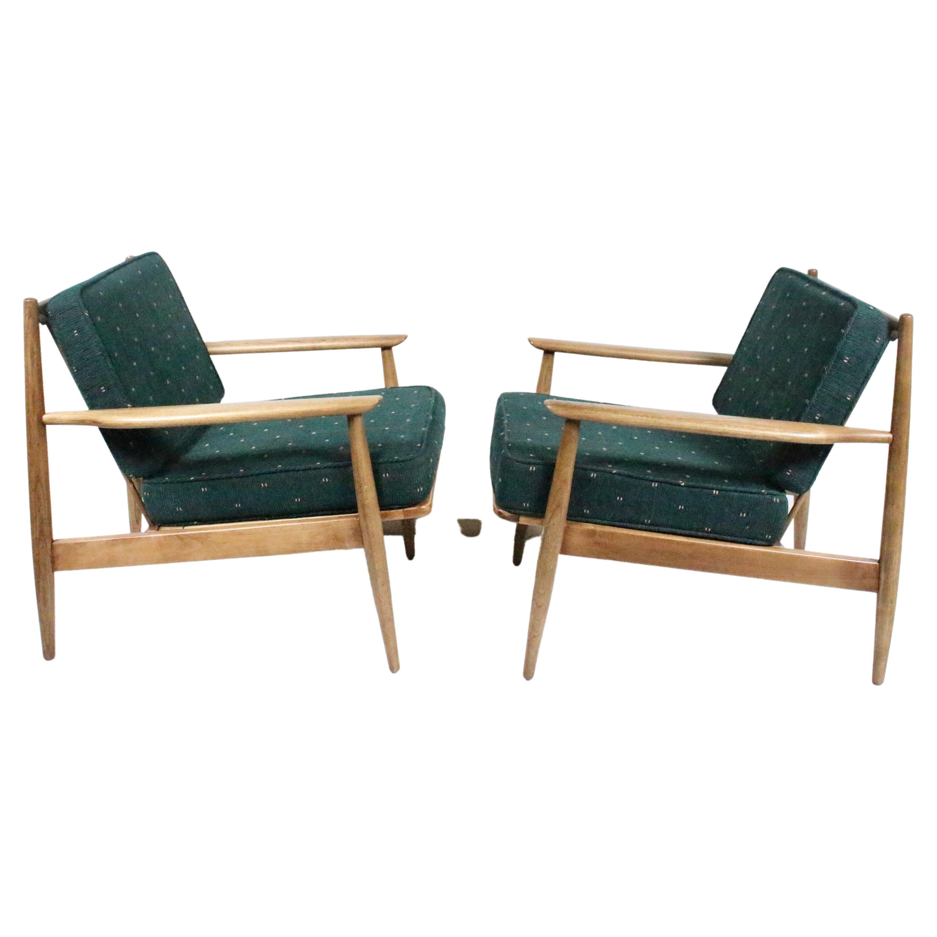 Paire de fauteuils de salon danois modernes en noyer de style Viko Baumritter, années 1950 en vente 5