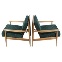 Paar moderne dänische Loungesessel aus Nussbaumholz im Viko Baumritter-Stil, 1950er Jahre