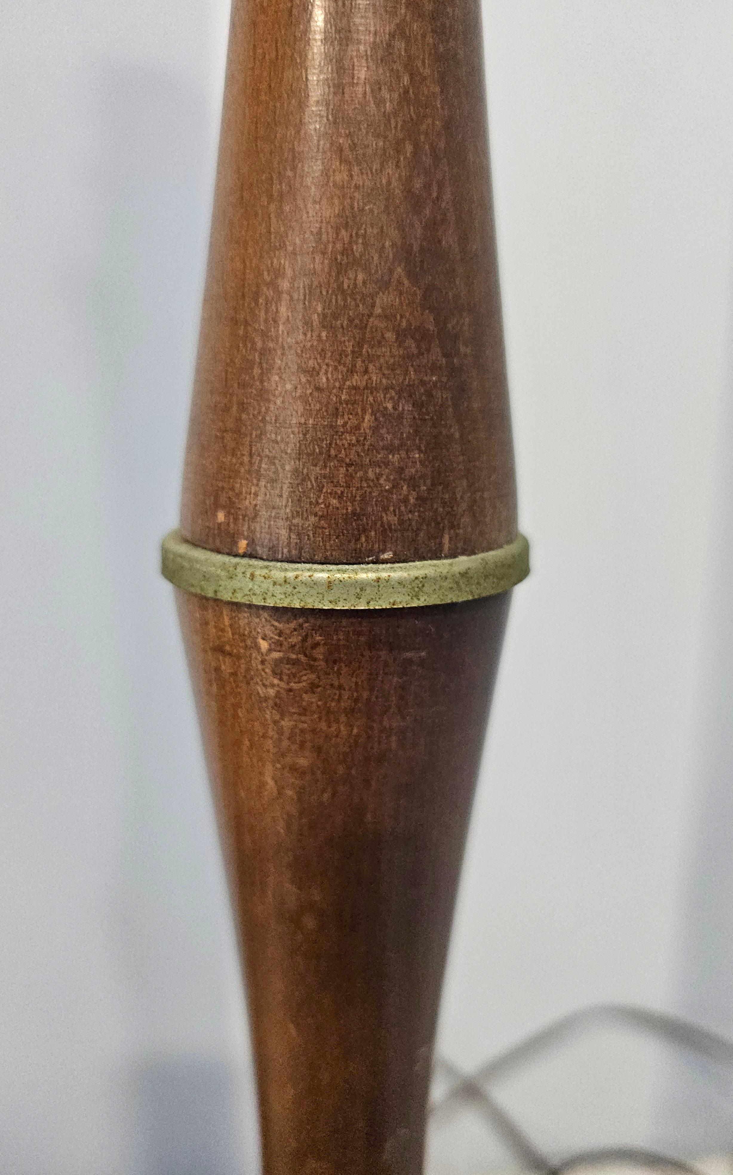 Américain Paire de lampes de table en faux bambou, en noyer et laiton, de style The Modernity danois en vente
