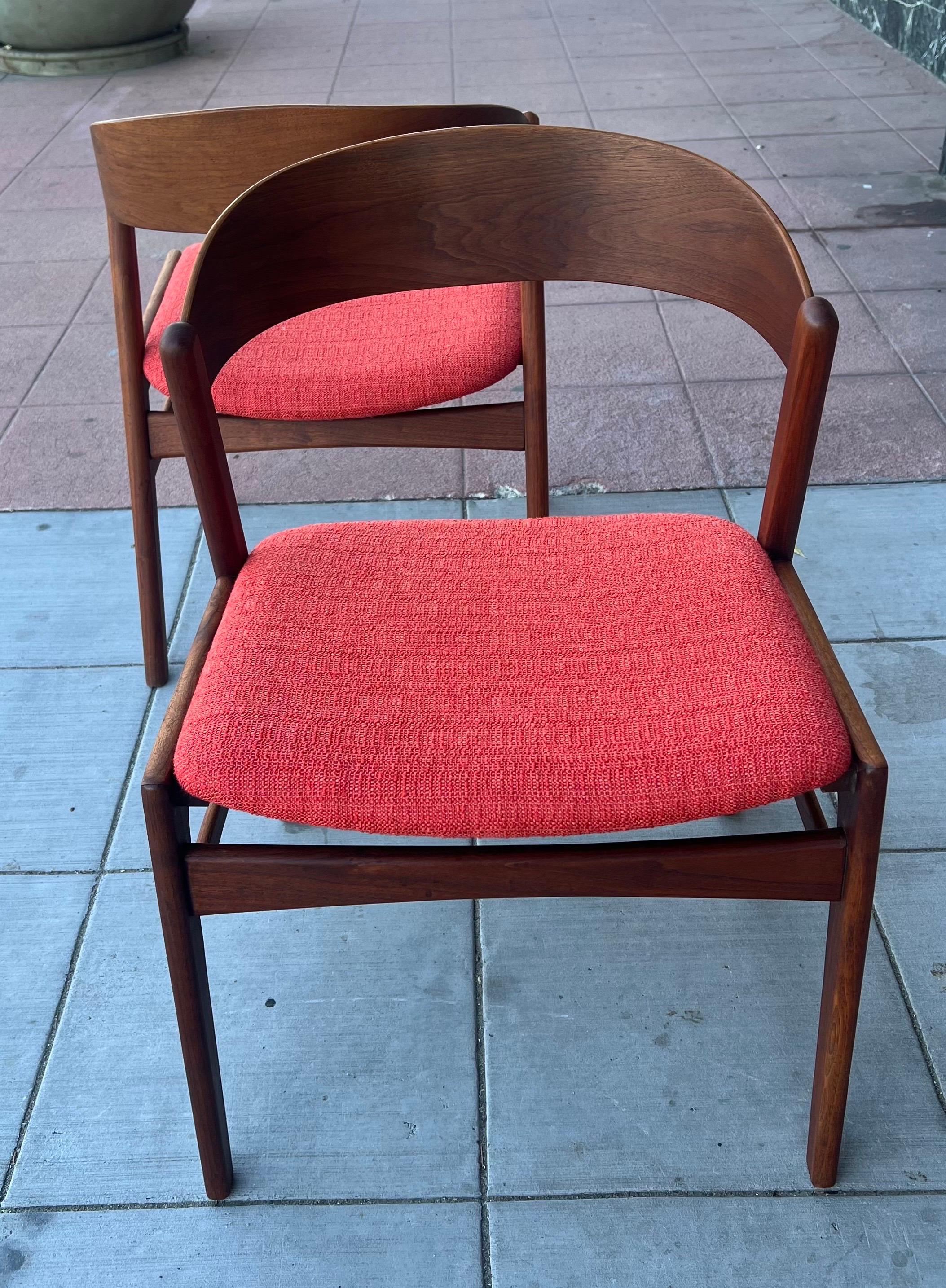 Pareja de sillas de tijera danesas modernas de teca Respaldo de cinta Tela en venta