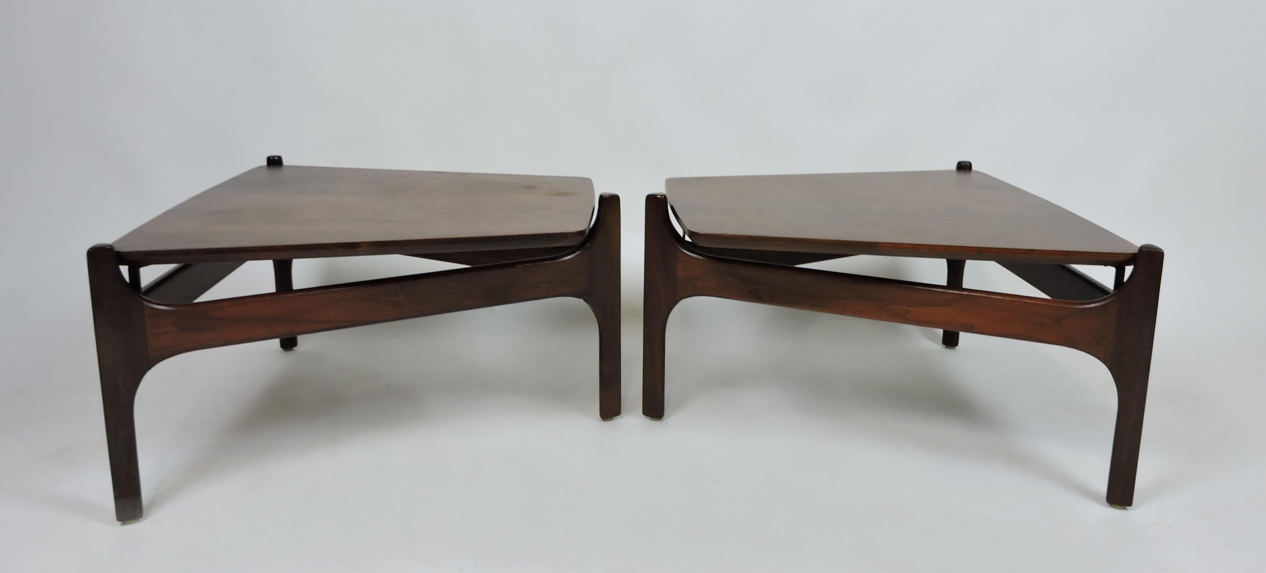 Pair of John Keal for Brown Saltman Tripod End Side Tables Danish Style In Good Condition In Chesterfield, NJ