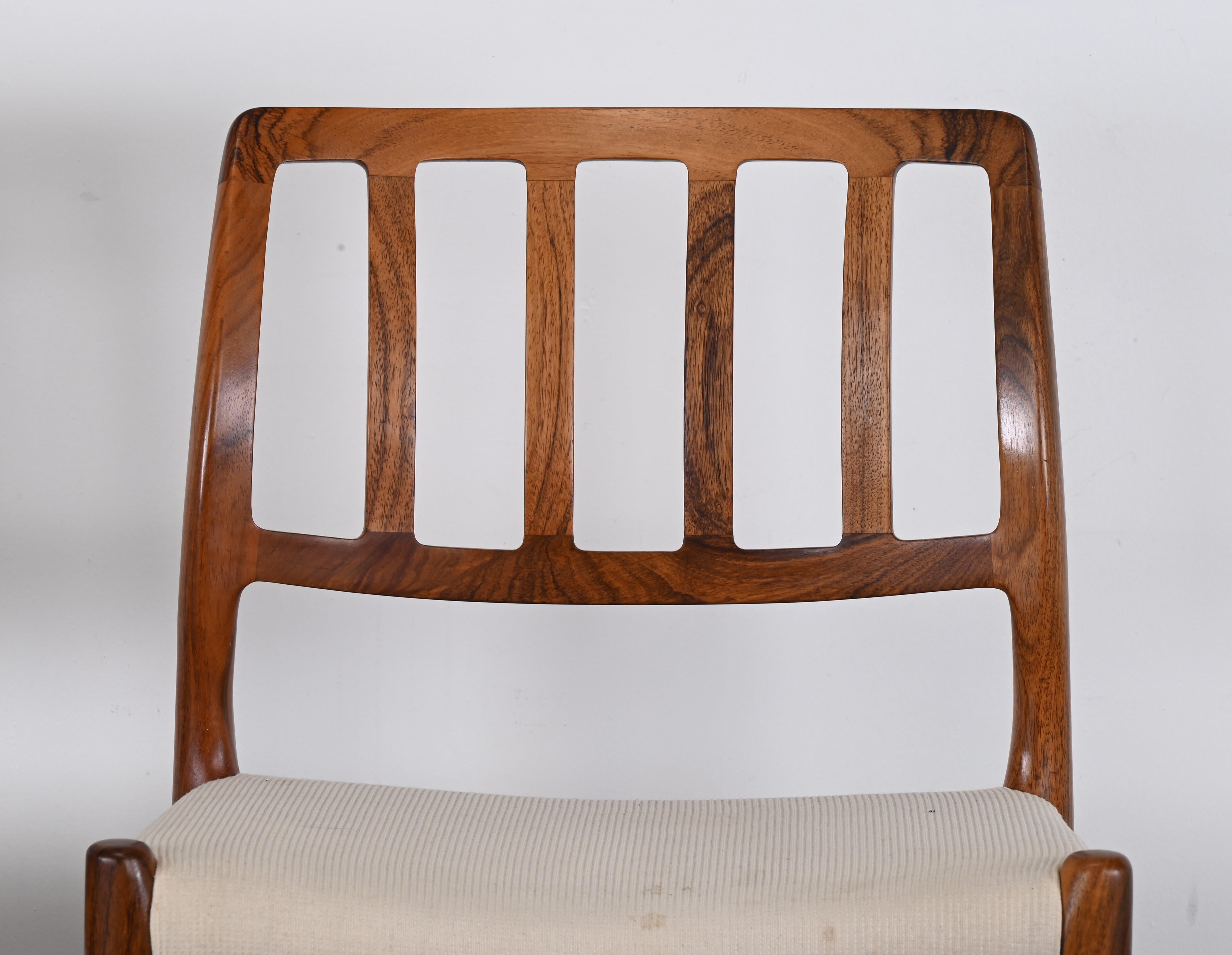 Danois Paire de chaises danoises Neils Otto Moller pour J. L. Moller modèle 83 bois de rose  en vente