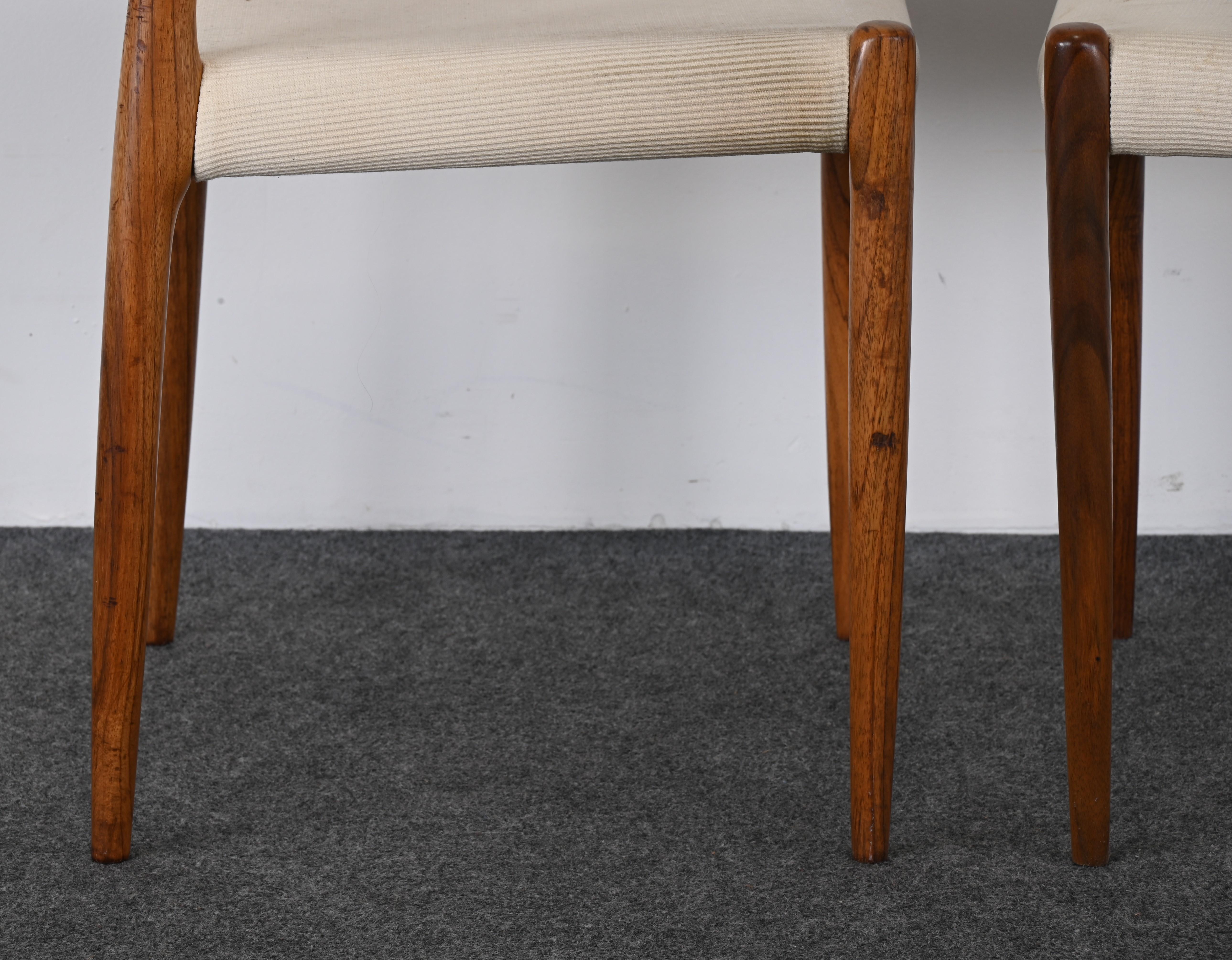 Tissu d'ameublement Paire de chaises danoises Neils Otto Moller pour J. L. Moller modèle 83 bois de rose  en vente