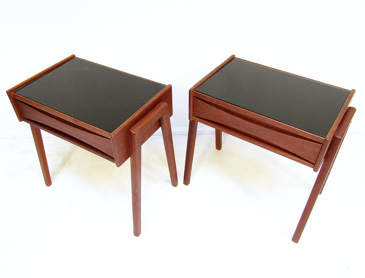 Pair of Danish Nightstand Side Tables Attributed to Arne Vodder In Excellent Condition In Shepperton, Surrey